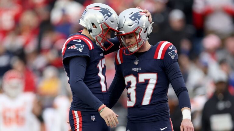 Patriots reportedly dealt with underinflated footballs vs. Chiefs