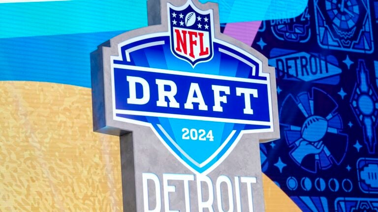 Patriots reportedly tried to grab a second first-round pick