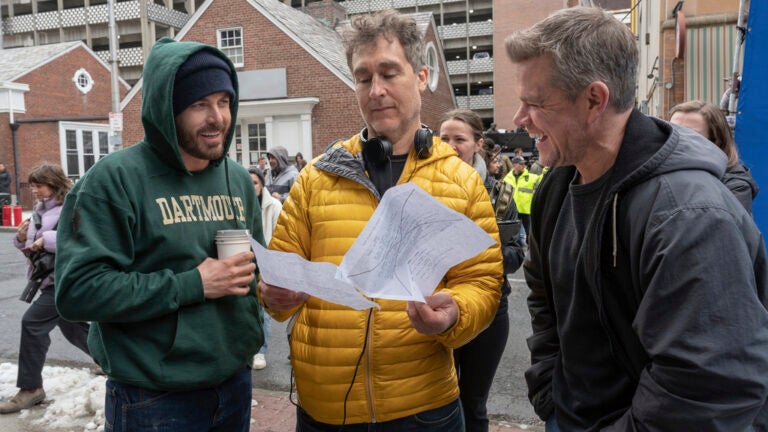 Doug Liman, Matt Damon and the Afflecks made a heist comedy for Apple. 'The Instigators' - Boston.com