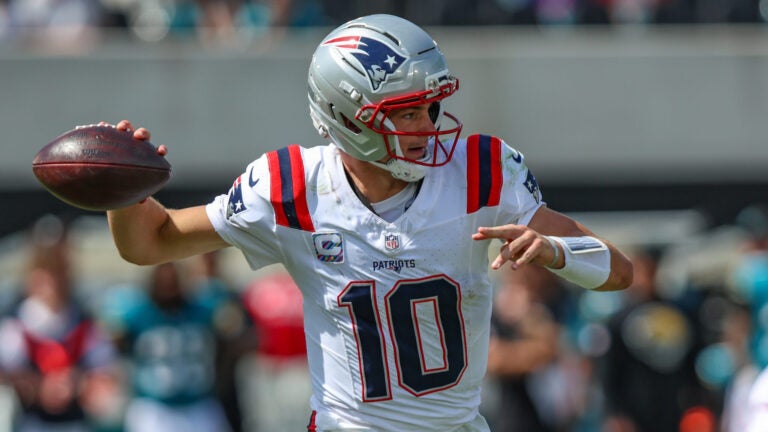 What Drake Maye said on WEEI about potential shoulder injury