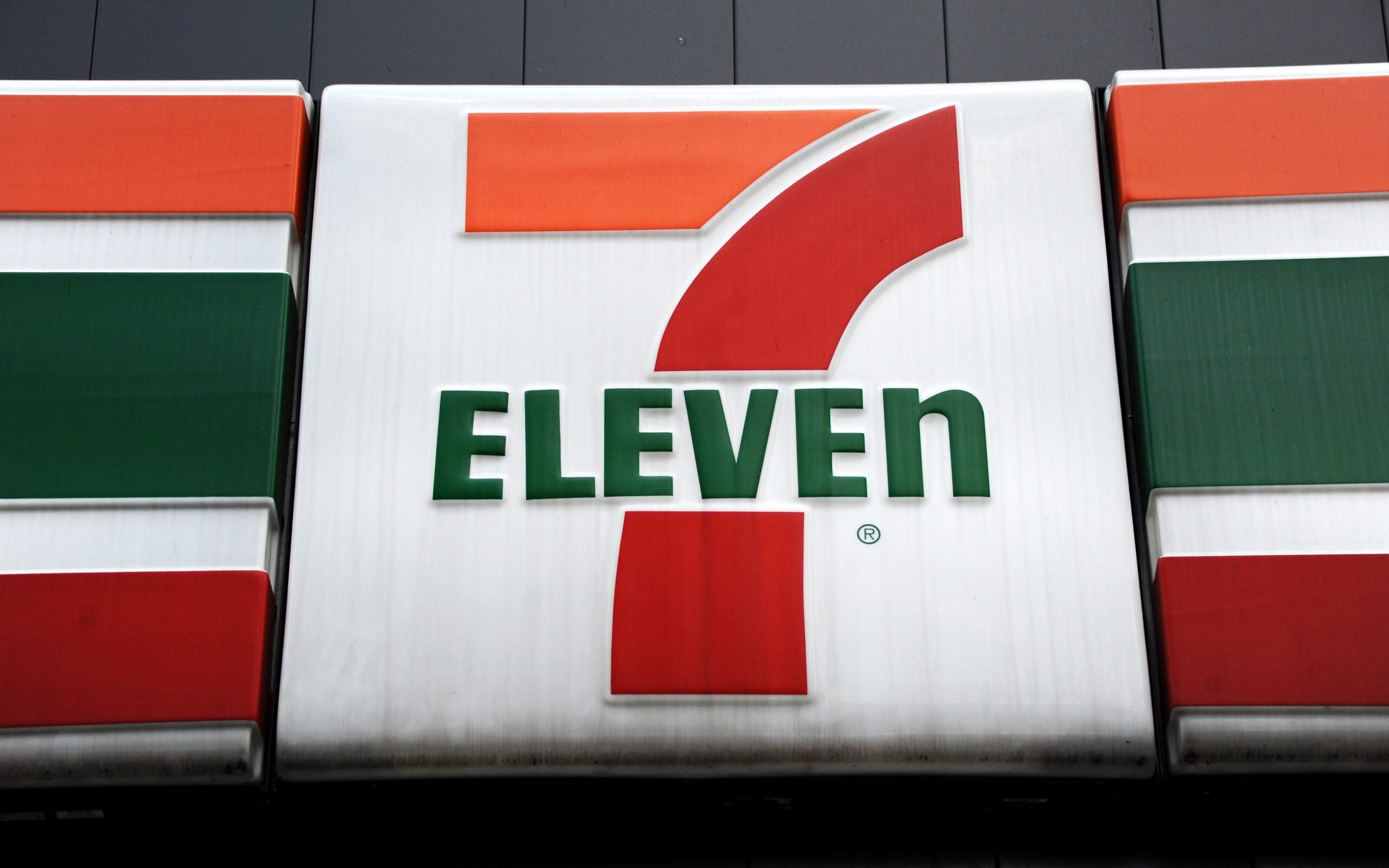 Ев 7 11. 7 Eleven логотип. Севен и Левен цветной логотип. Seven Eleven holding. Eleven 1 pt ￼logo.