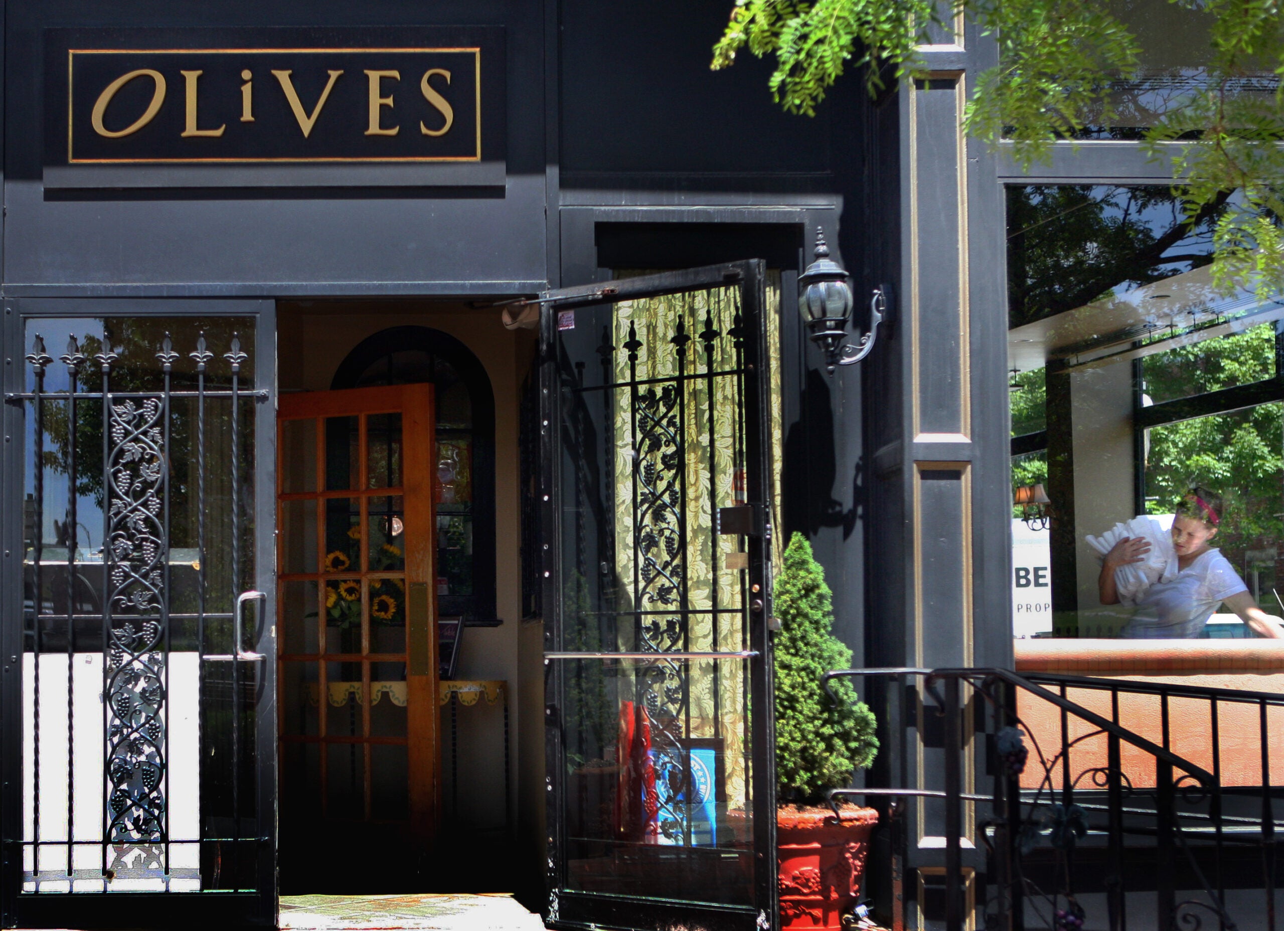 Todd English sued for back rent at his Olives restaurant in Charlestown