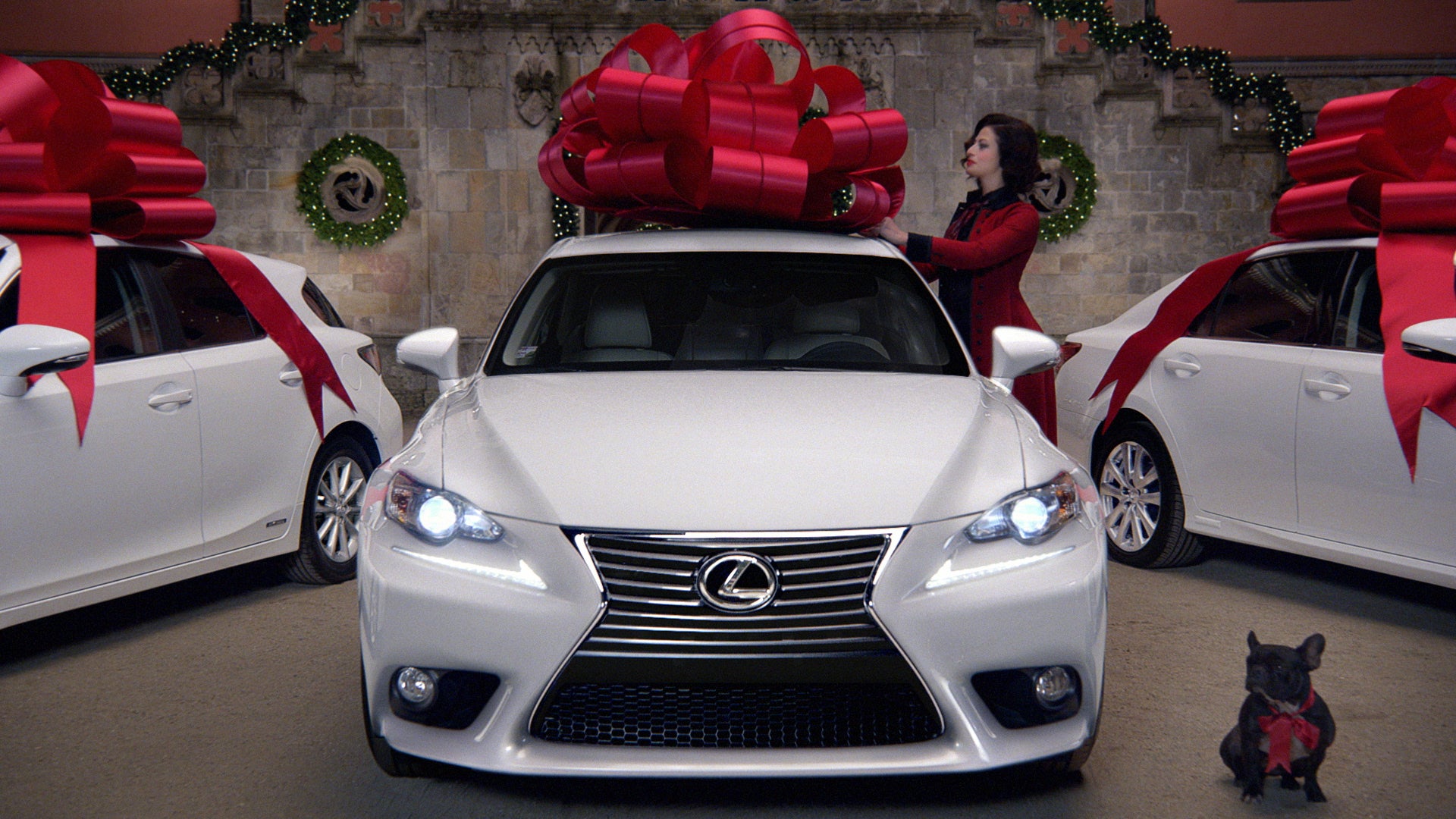 Who buys and sells the giant car bows from the Lexus car