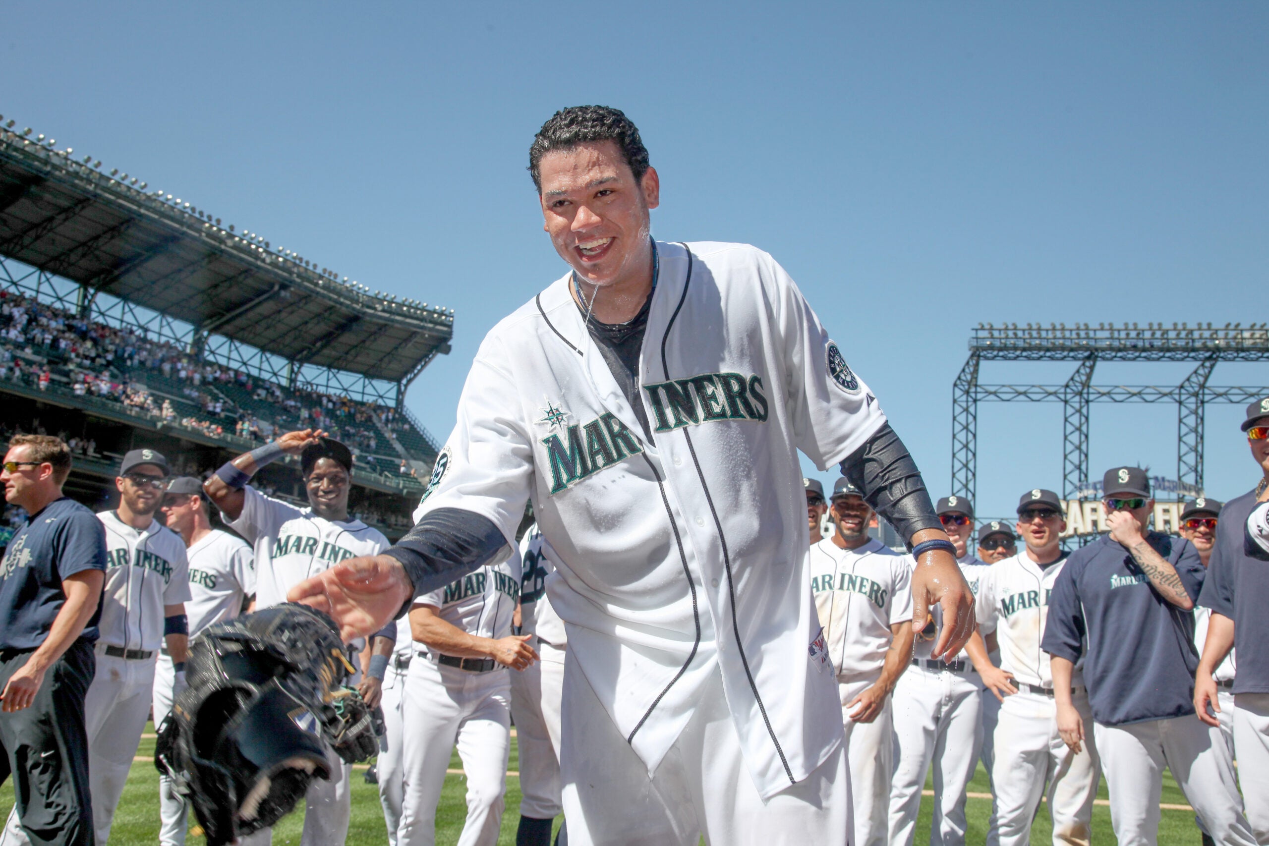Felix Hernandez tosses perfect game for Mariners