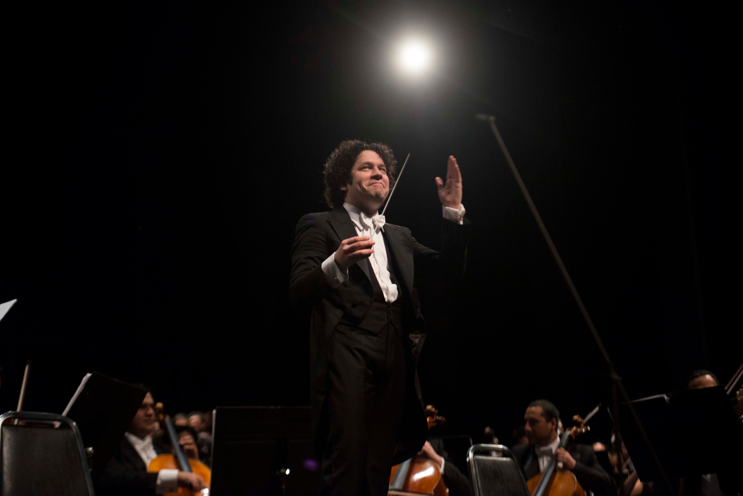 The Venezuelan conductor Gustavo Dudamel (R), his wife, the