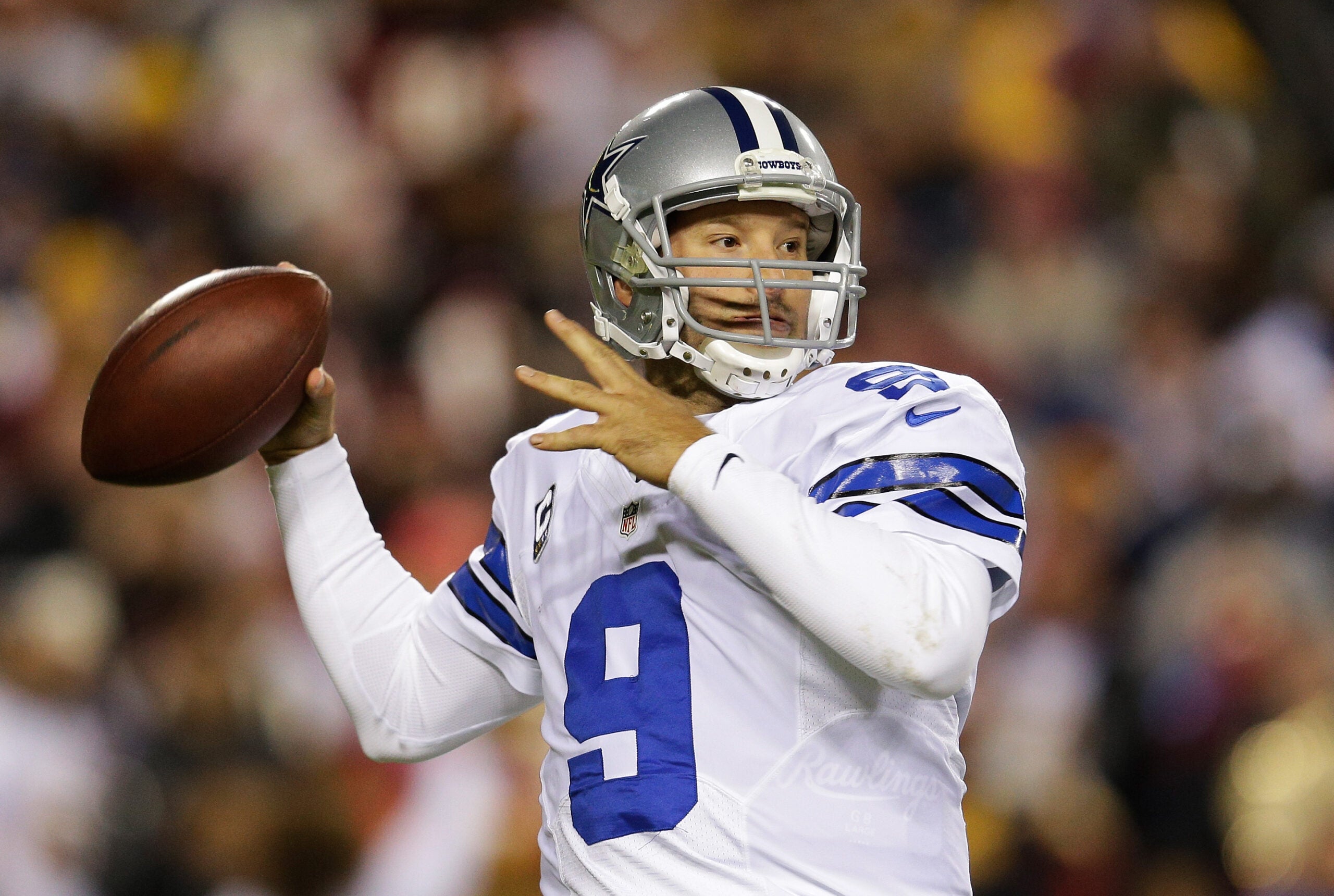 Quarterback Troy Aikman of the Dallas Cowboys talks to Roger Staubach  News Photo - Getty Images