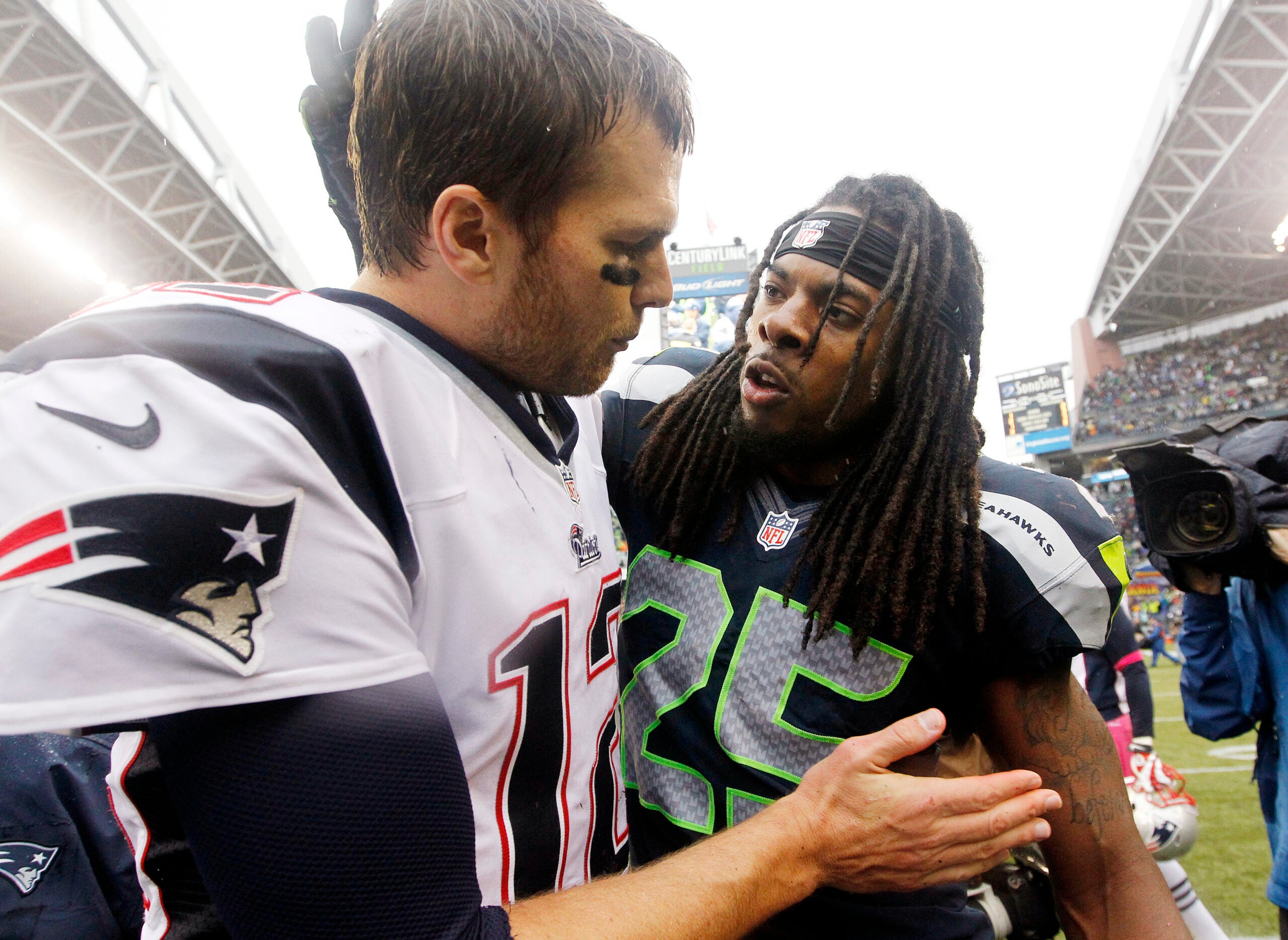 Man intercepted trying to steal Tom Brady jersey from Patriots