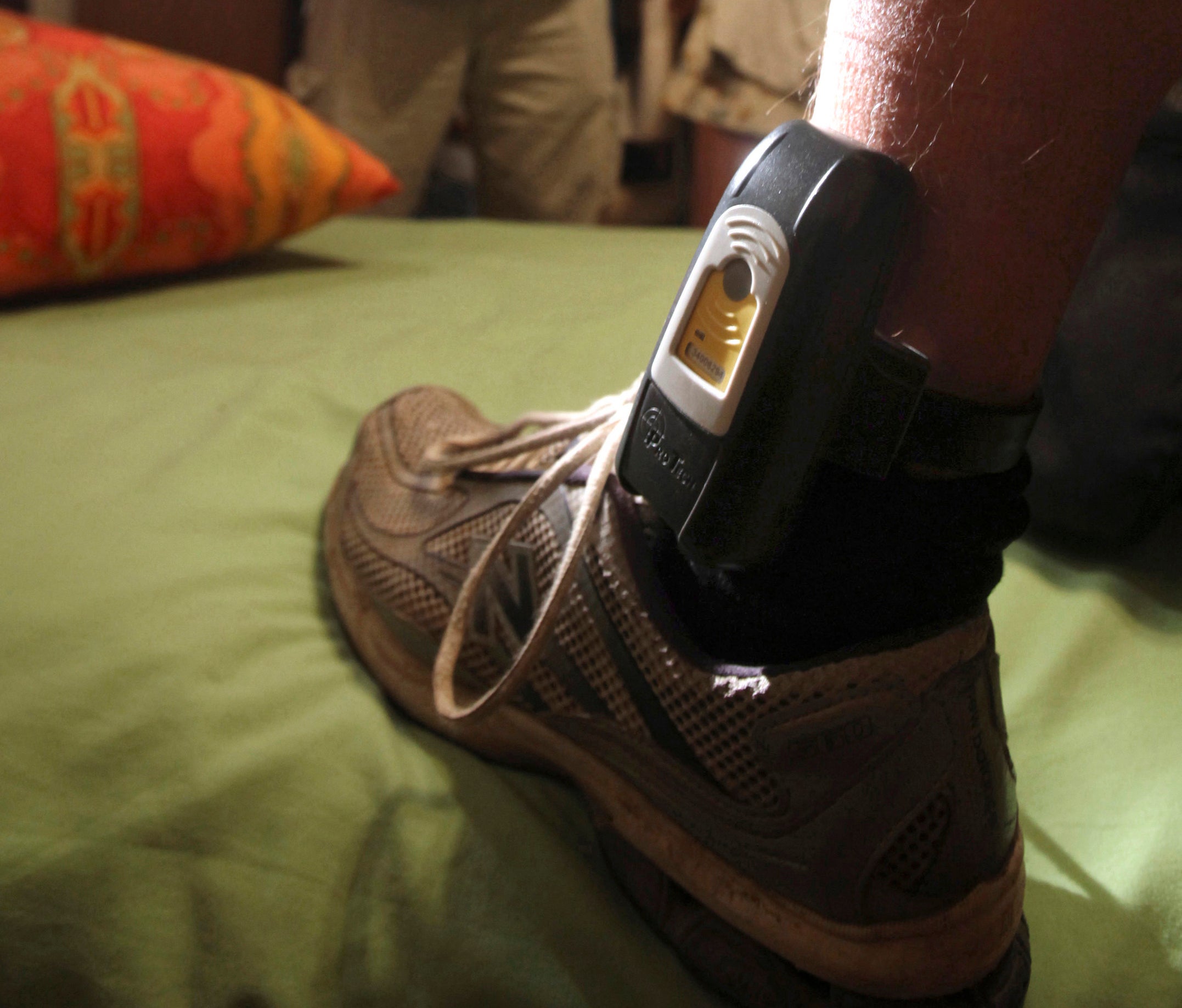 House Arrest Bracelet Tracking Fakes Ankle Bracelet GPS Tracker for  Prisoner | eBay