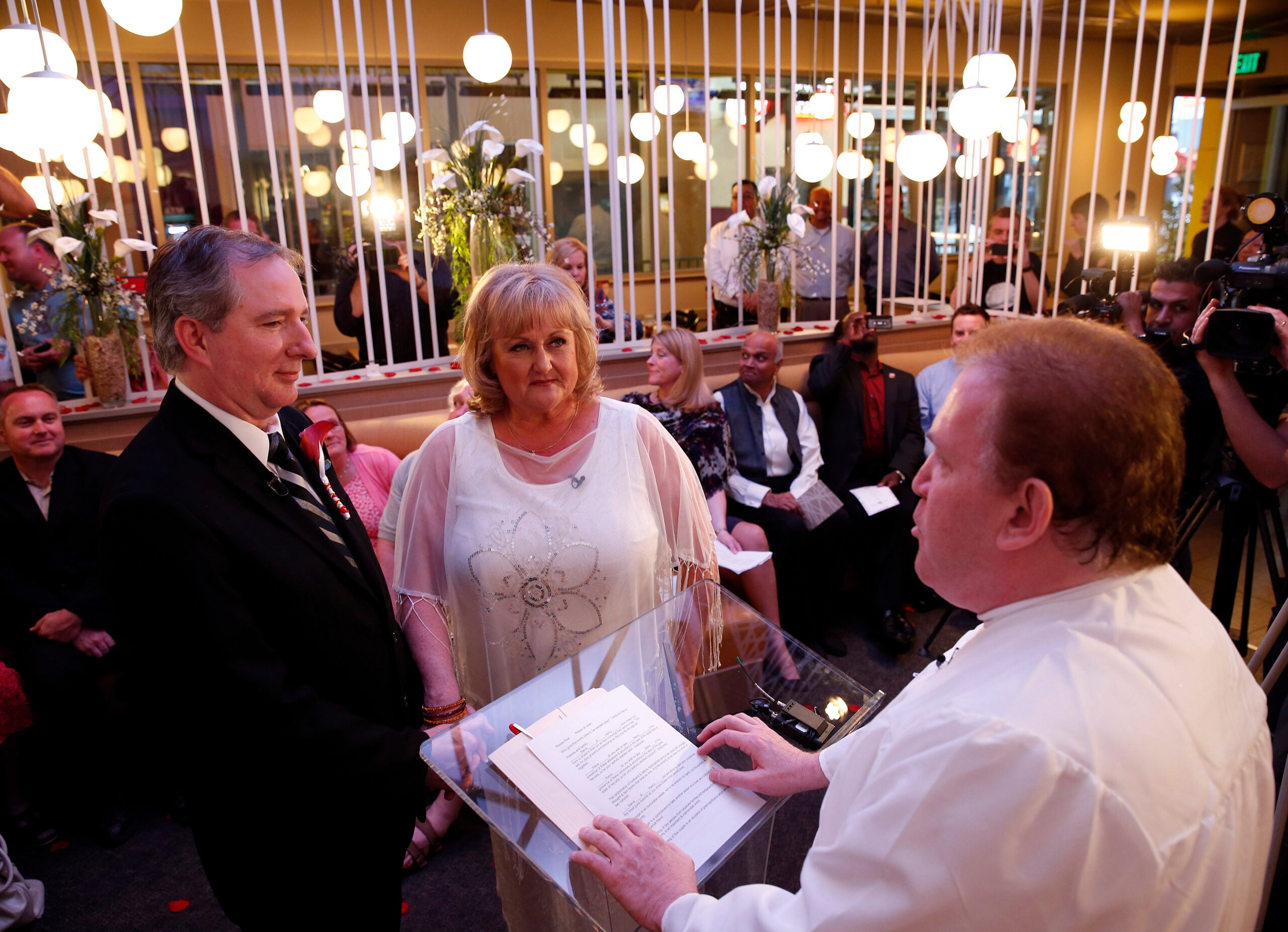 Get married at Denny's in Downtown Las Vegas for free this Valentines Day