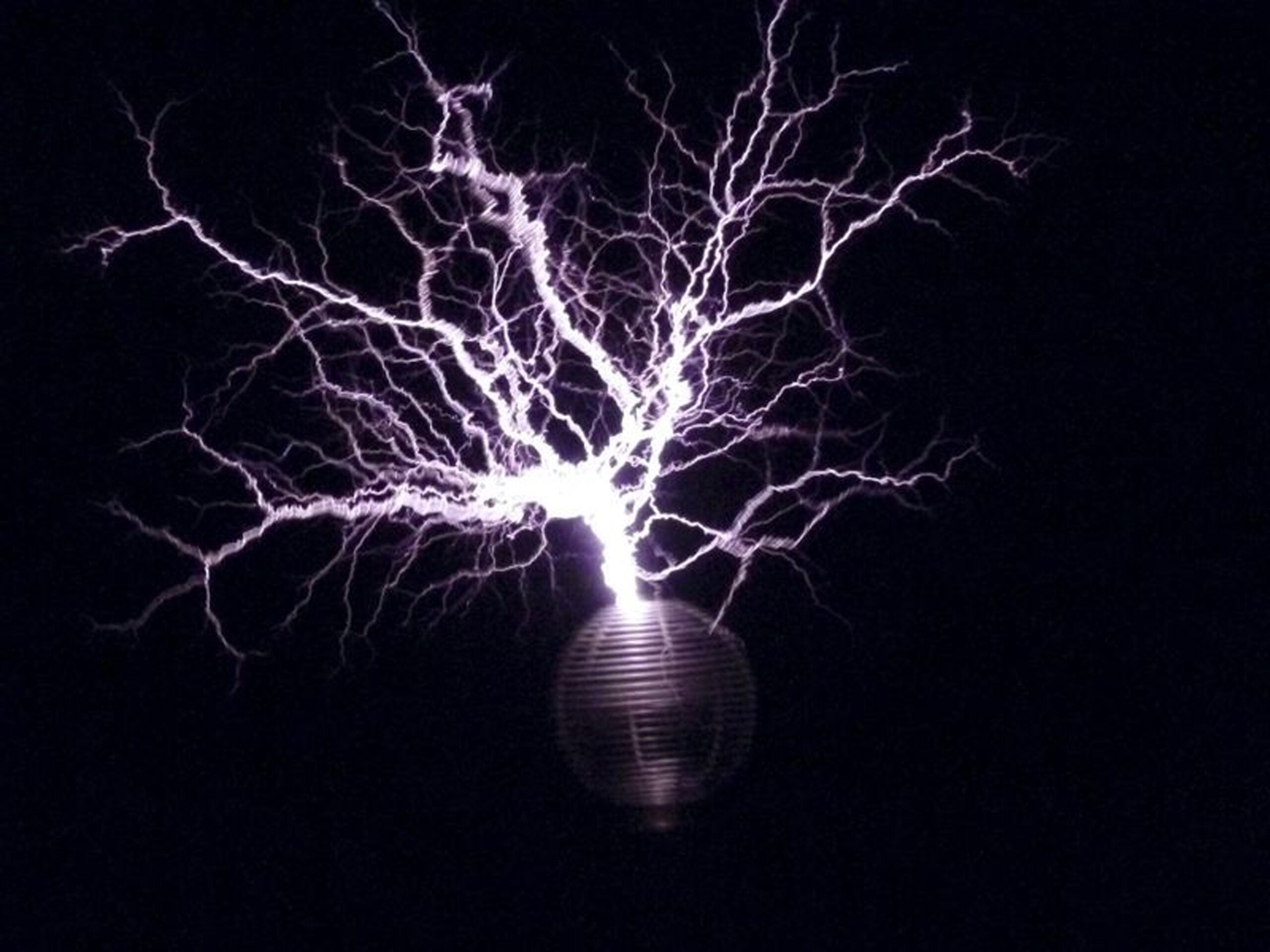 Electrifying! Tesla coil film brings powerful 'Lighting Dreams' to Museum  of Science