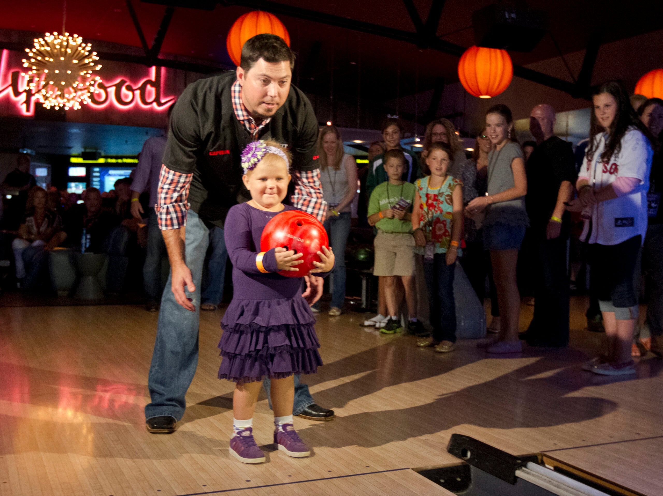 Josh Beckett Hosts Fifth Annual Beckett Bowl At Lucky Strike Lanes - SB  Nation Boston