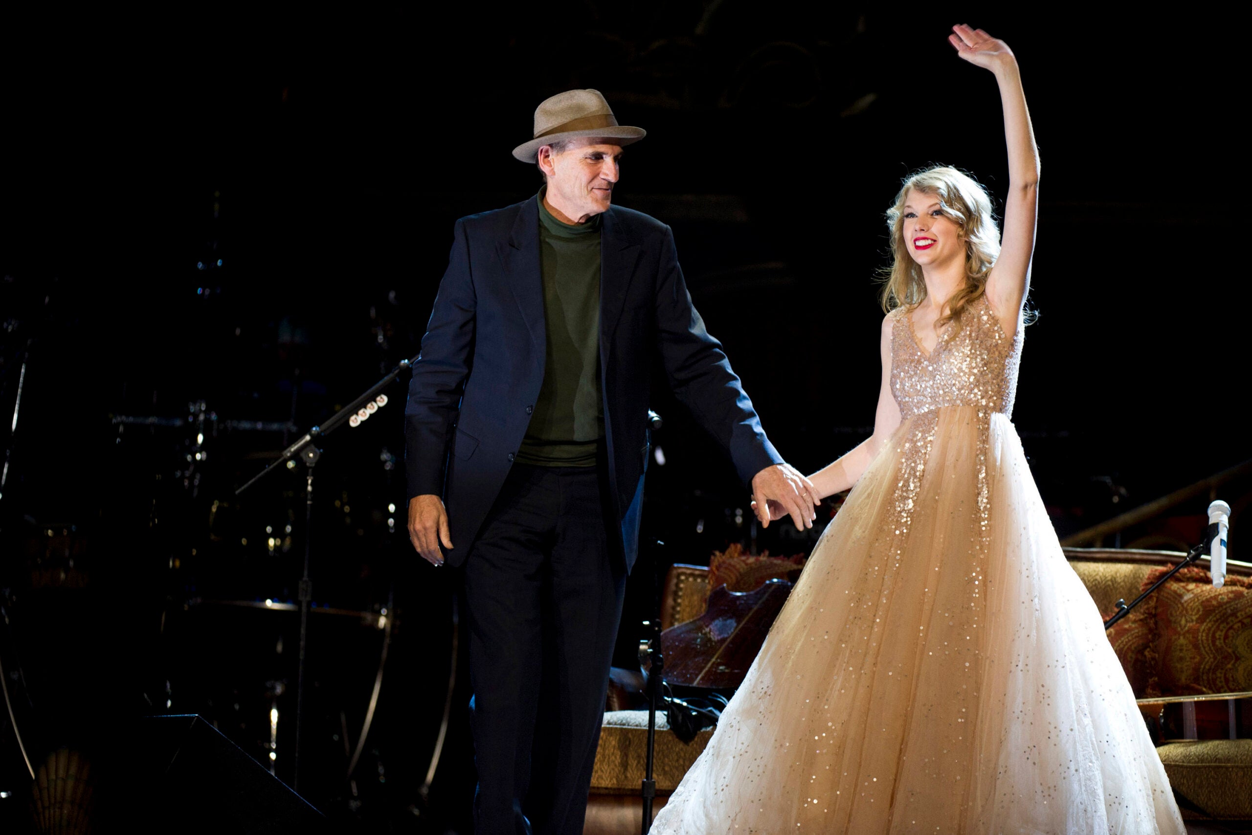James Taylor joins Taylor Swift on 'Fire and Rain' at Madison Square Garden
