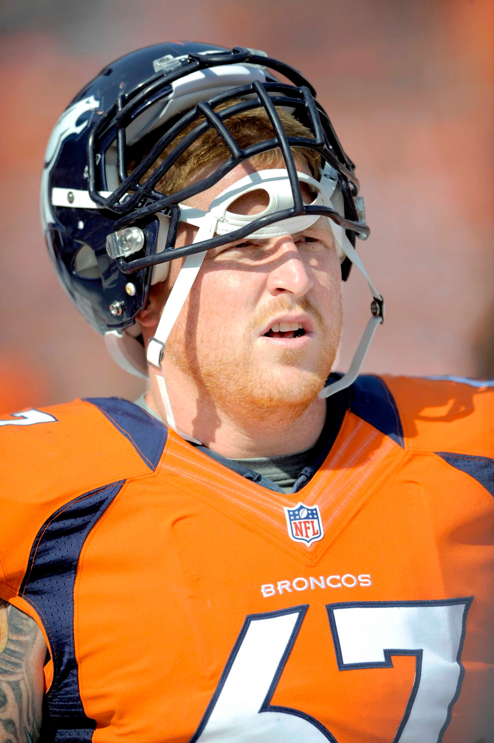 Broncos' Dan Koppen takes over at center for injured J.D. Walton – The  Denver Post