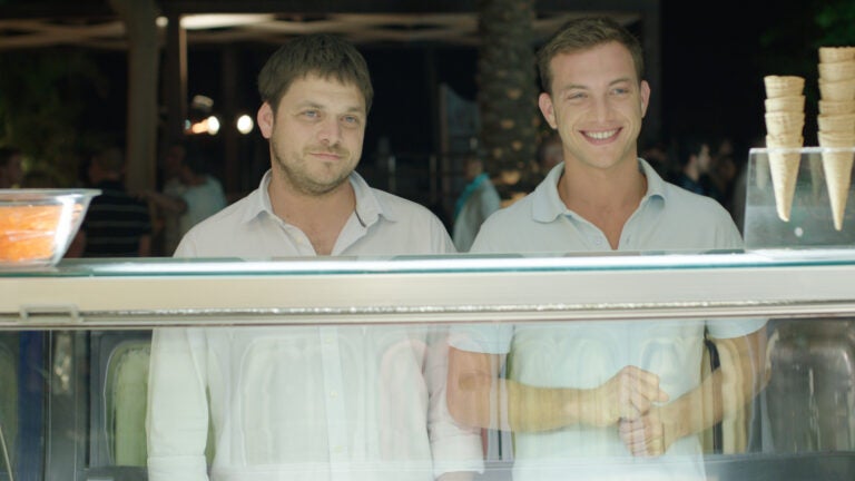 Men yigitga mushukimni yalashiga ruxsat beraman (reklama)