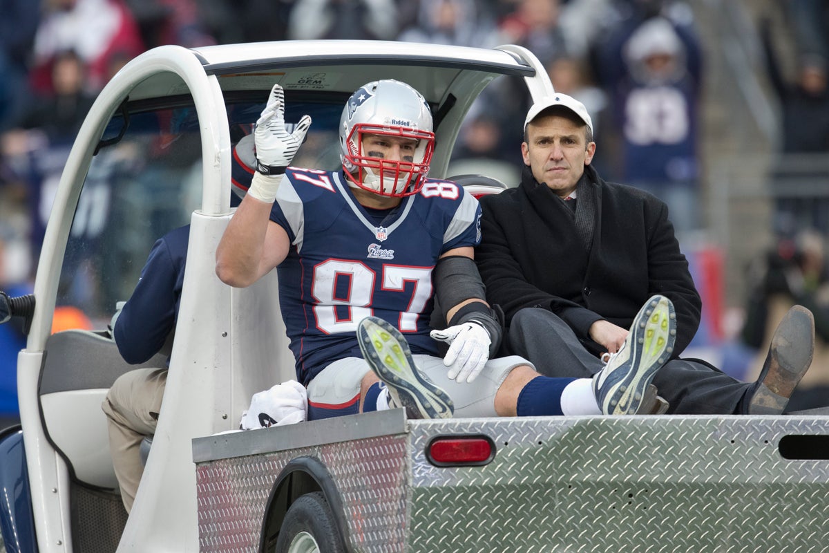 New England Patriots: Rob Gronkowski has surgery on broken forearm