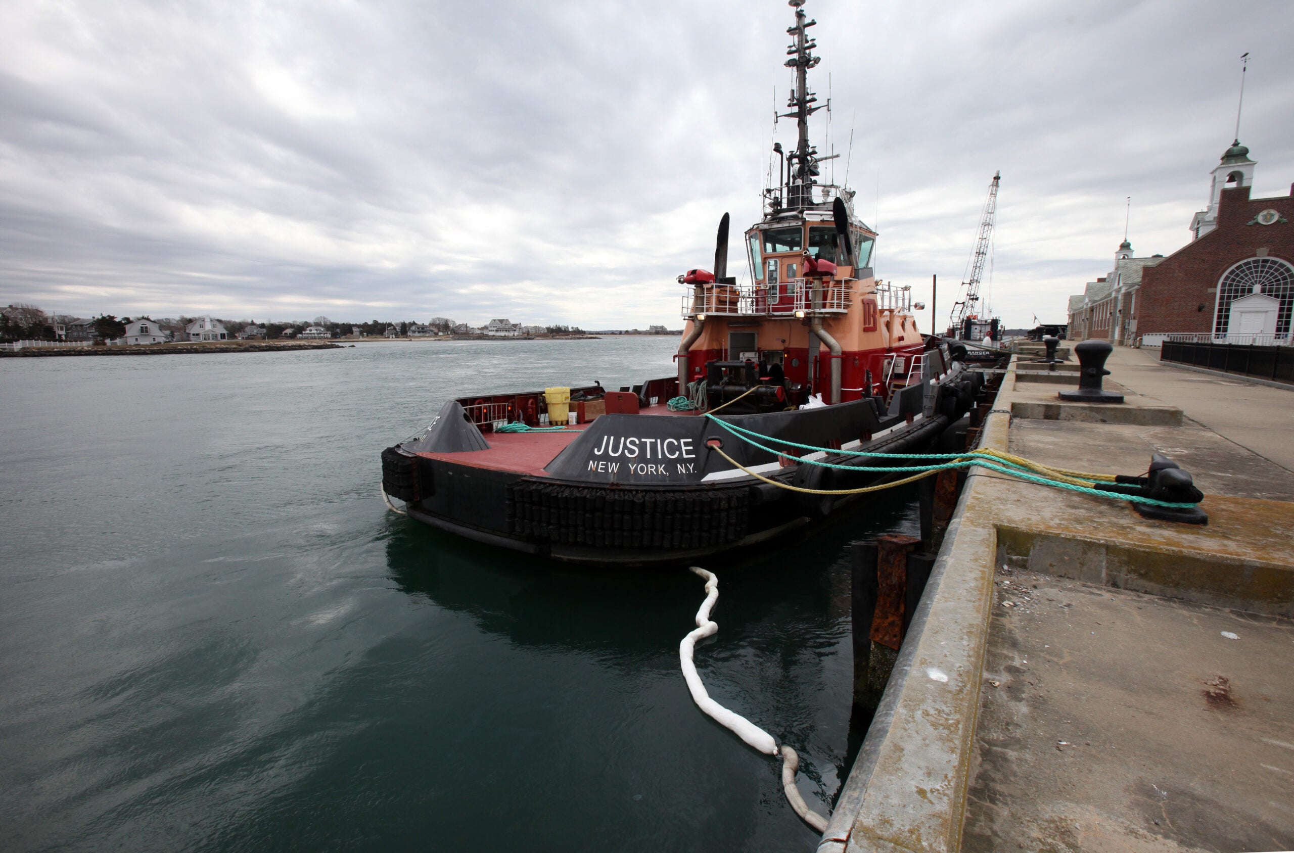 Tugboat runs aground in Buzzards Bay, spills as much as 300 gallons of