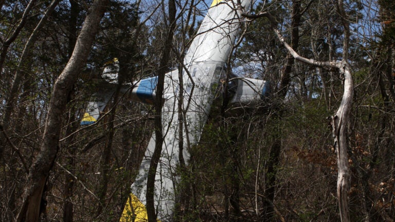 Pilot sustains minor injuries in crash at Falmouth airport
