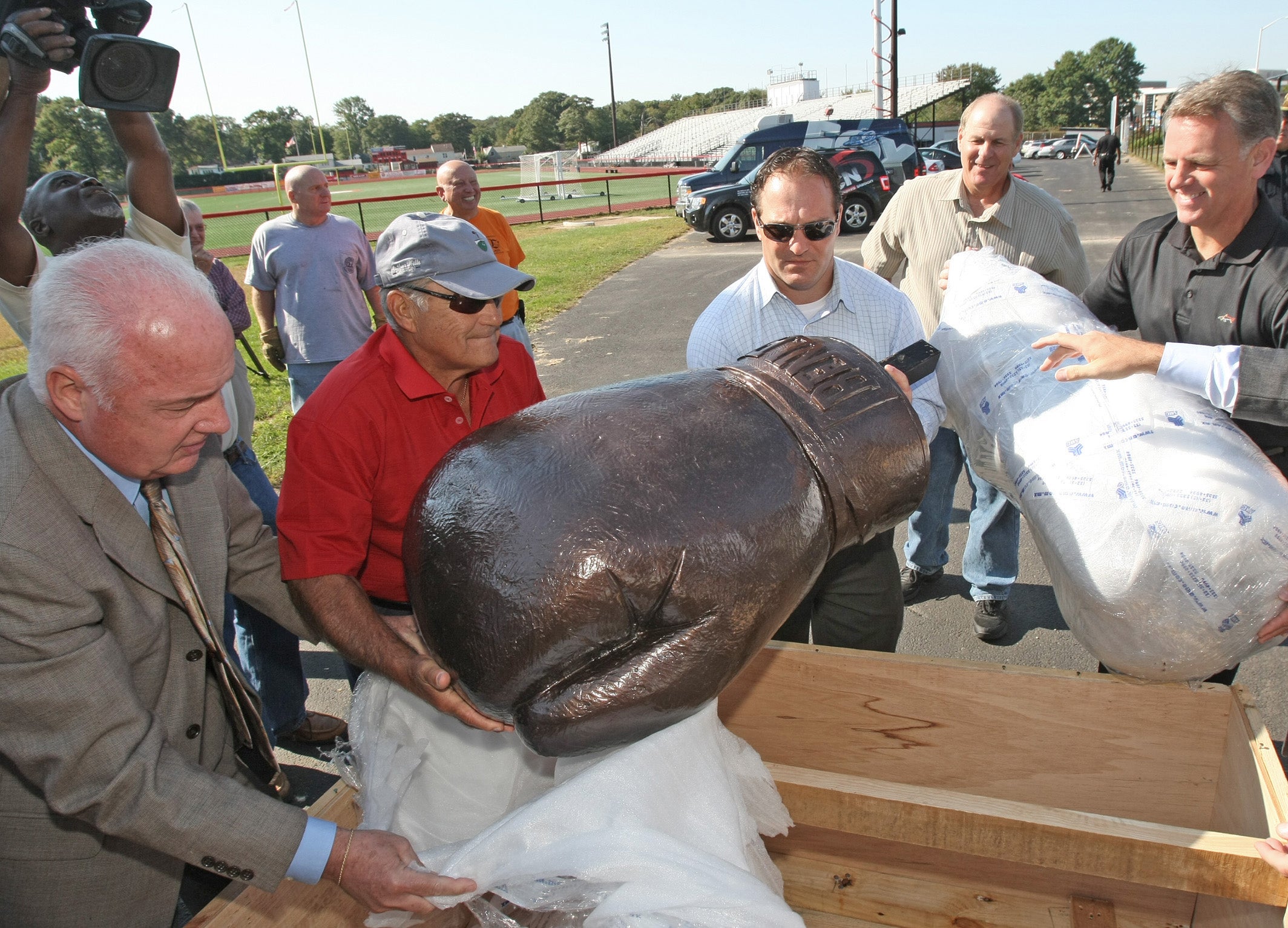 Rocky Marciano statue arrives in Brockton; will be assembled next week