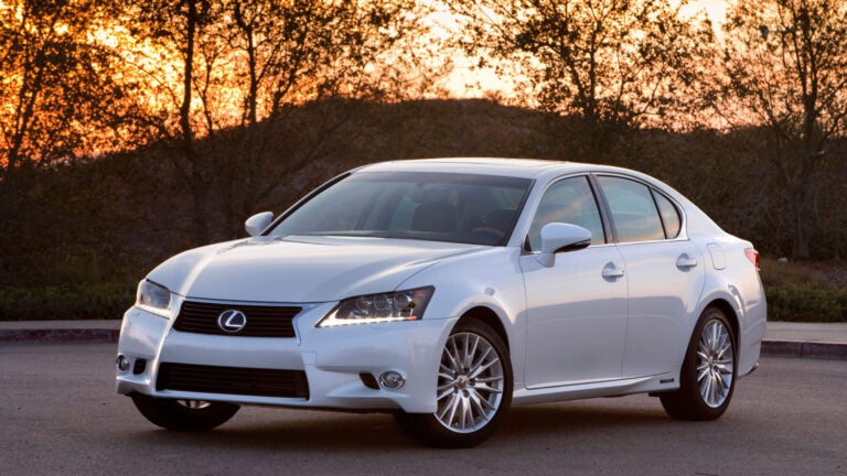 Lexus Defines Hybrid Luxury with 2014 GS450h