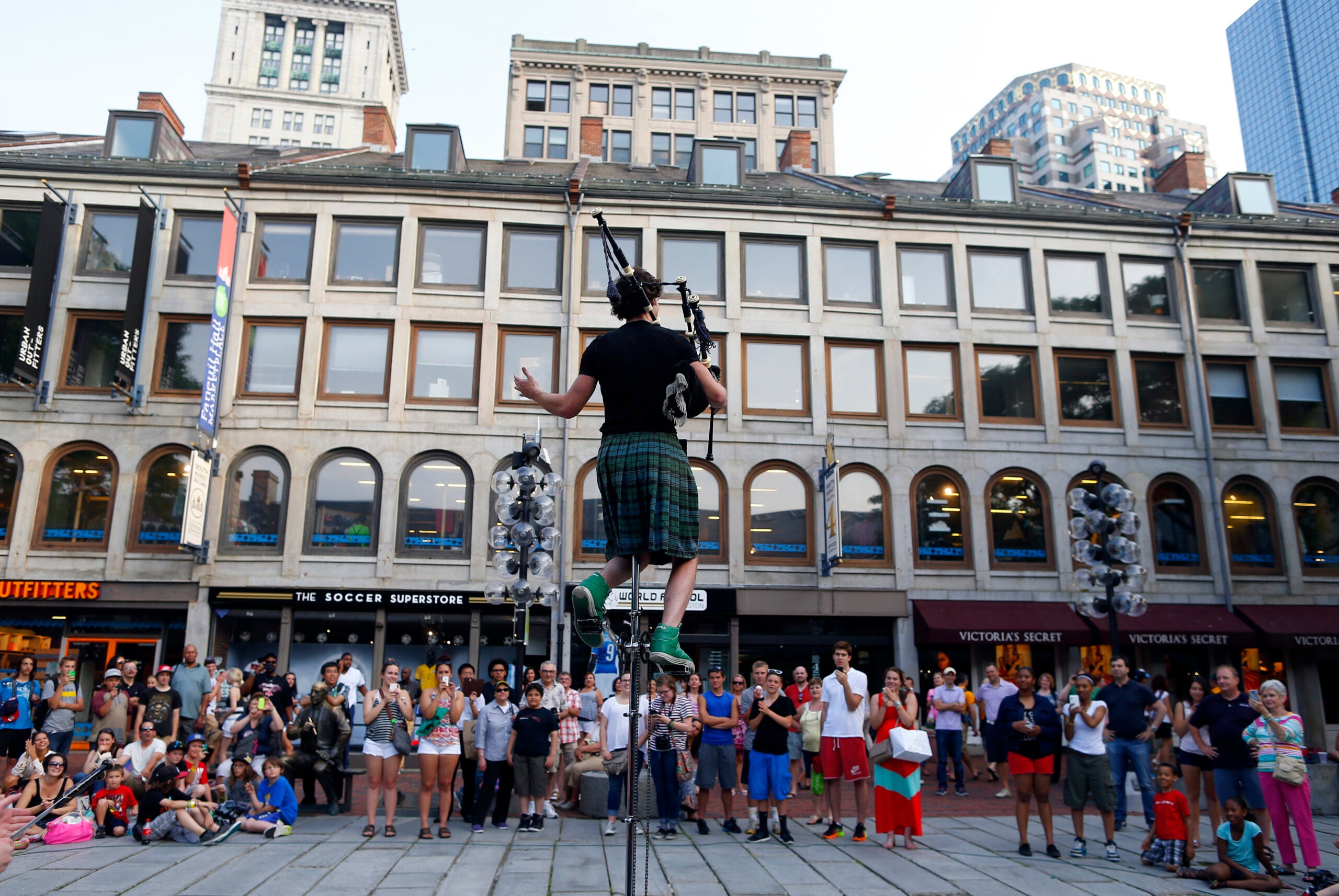 Faneuil Hall street performers begin strike against new regulations