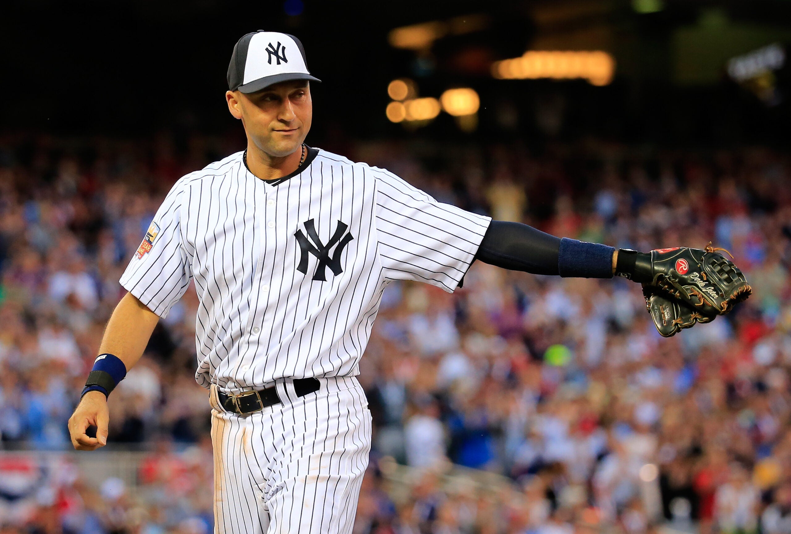 Jeter walks off in Yankee Stadium finale