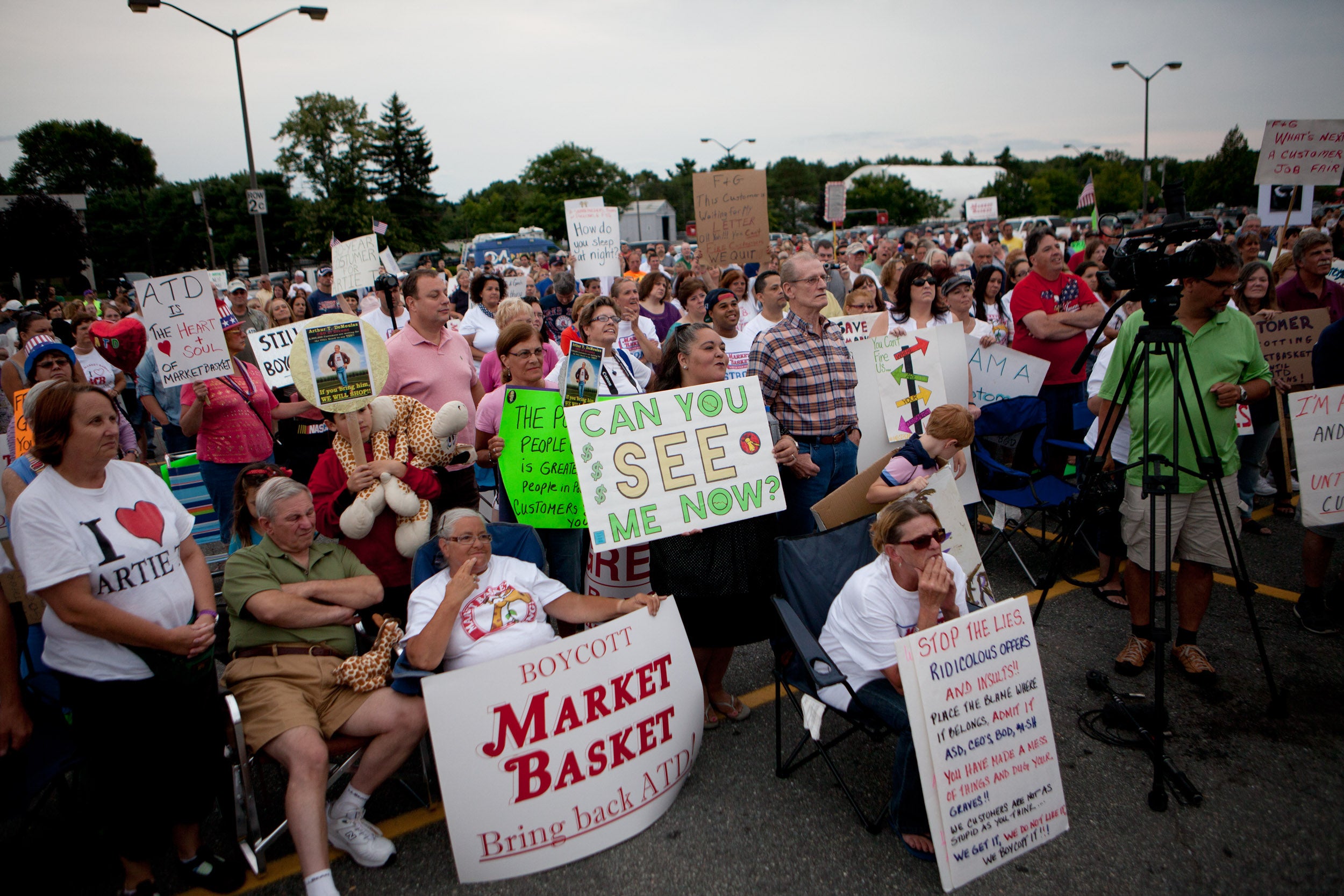 Market Basket Customers Rallied in Tewksbury Saturday Evening