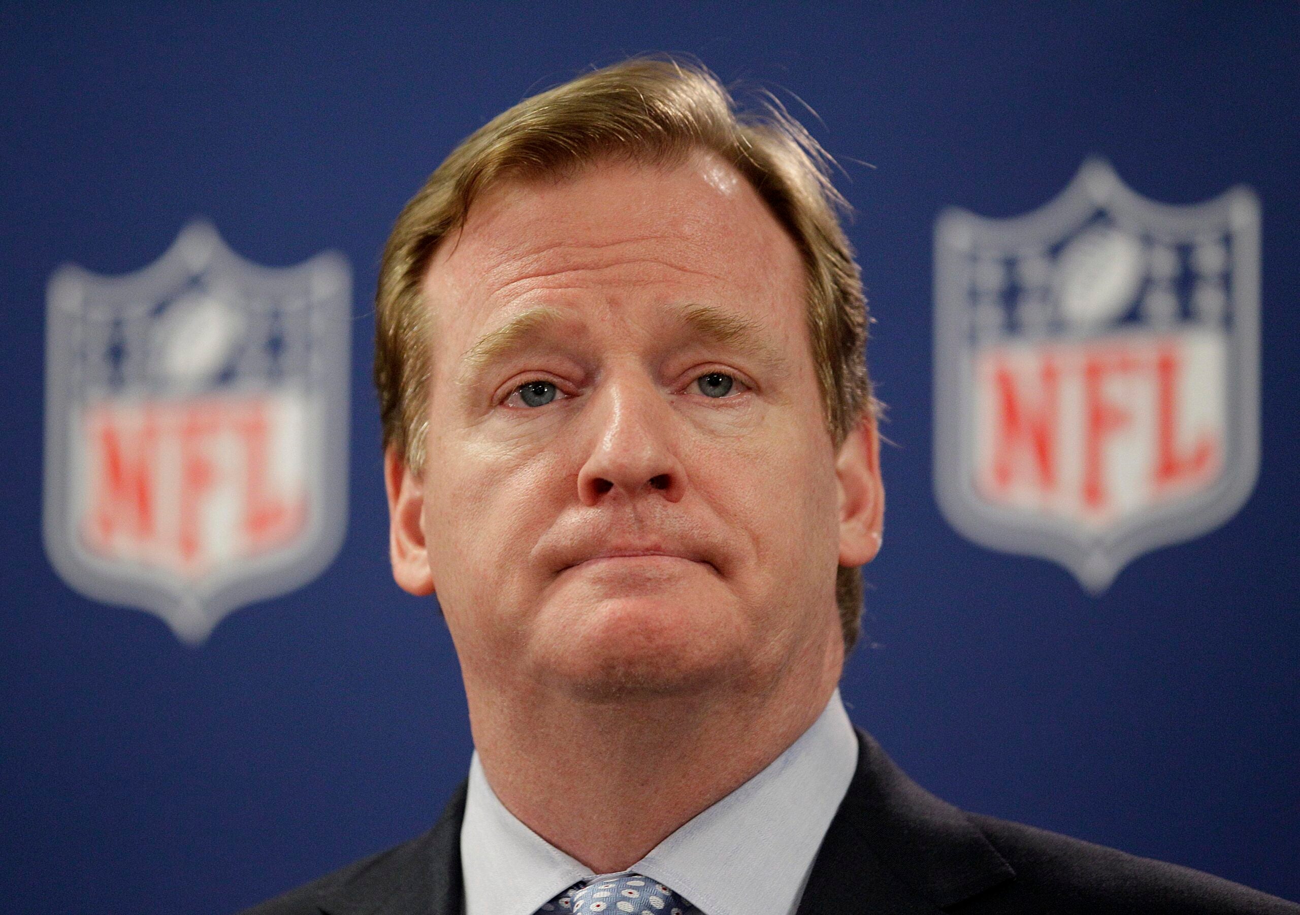 Dallas Cowboys COO refuses to back Roger Goodell's support towards Colin  Kaepernick