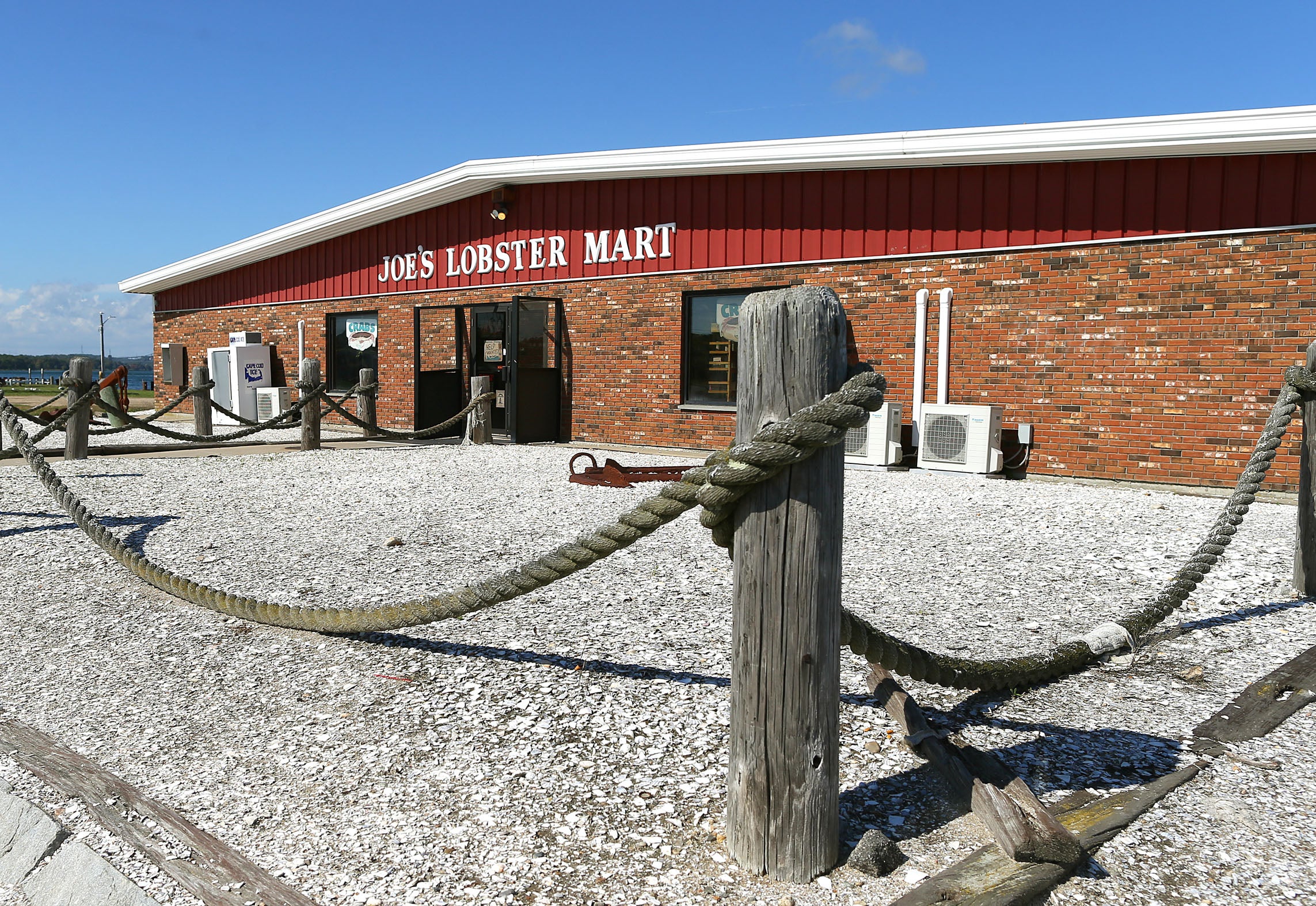 Judge Orders Joe’s Lobster Mart to Close Over Stolen Oysters
