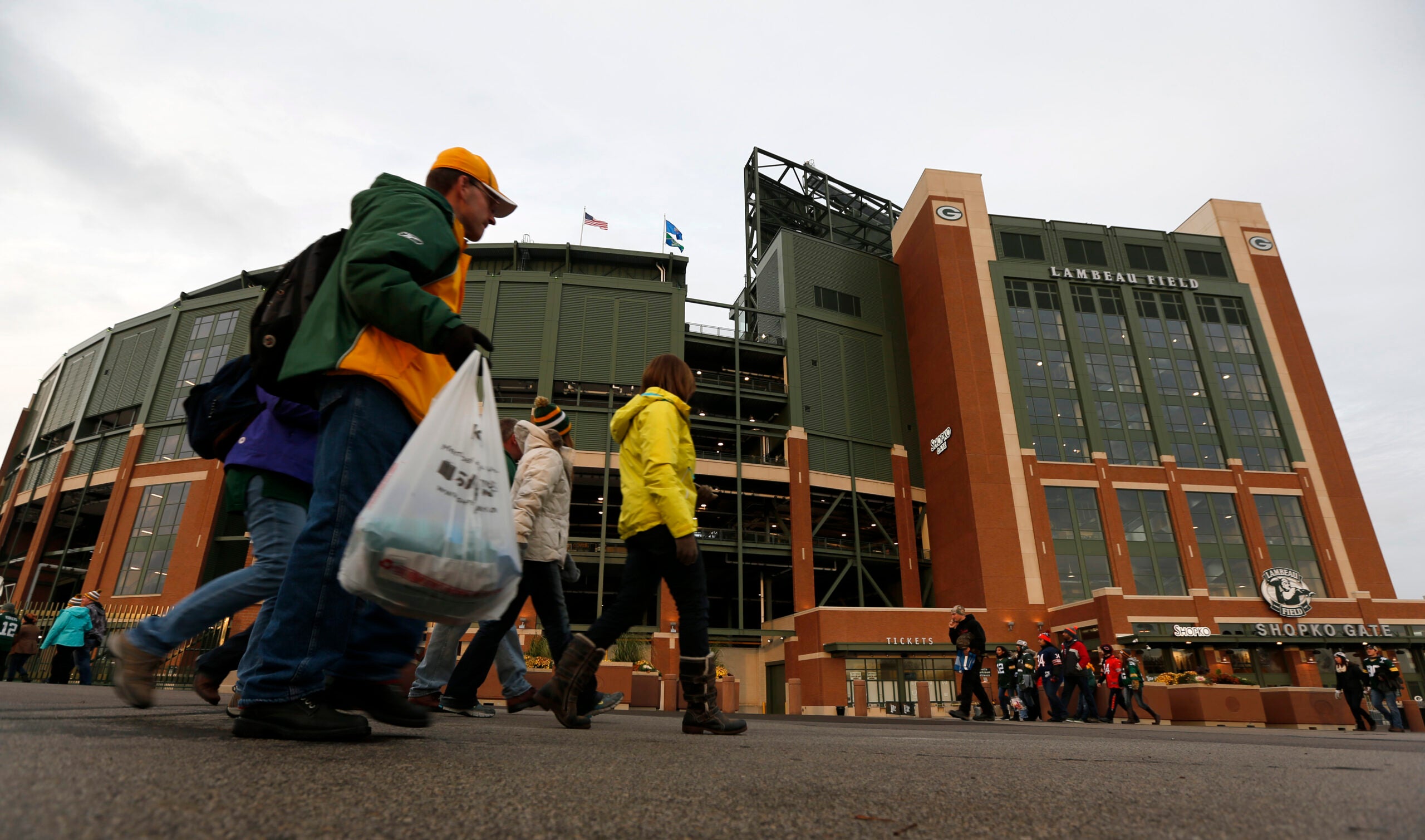 Aaron Rodgers says he wouldn't rule out Lambeau Field name change