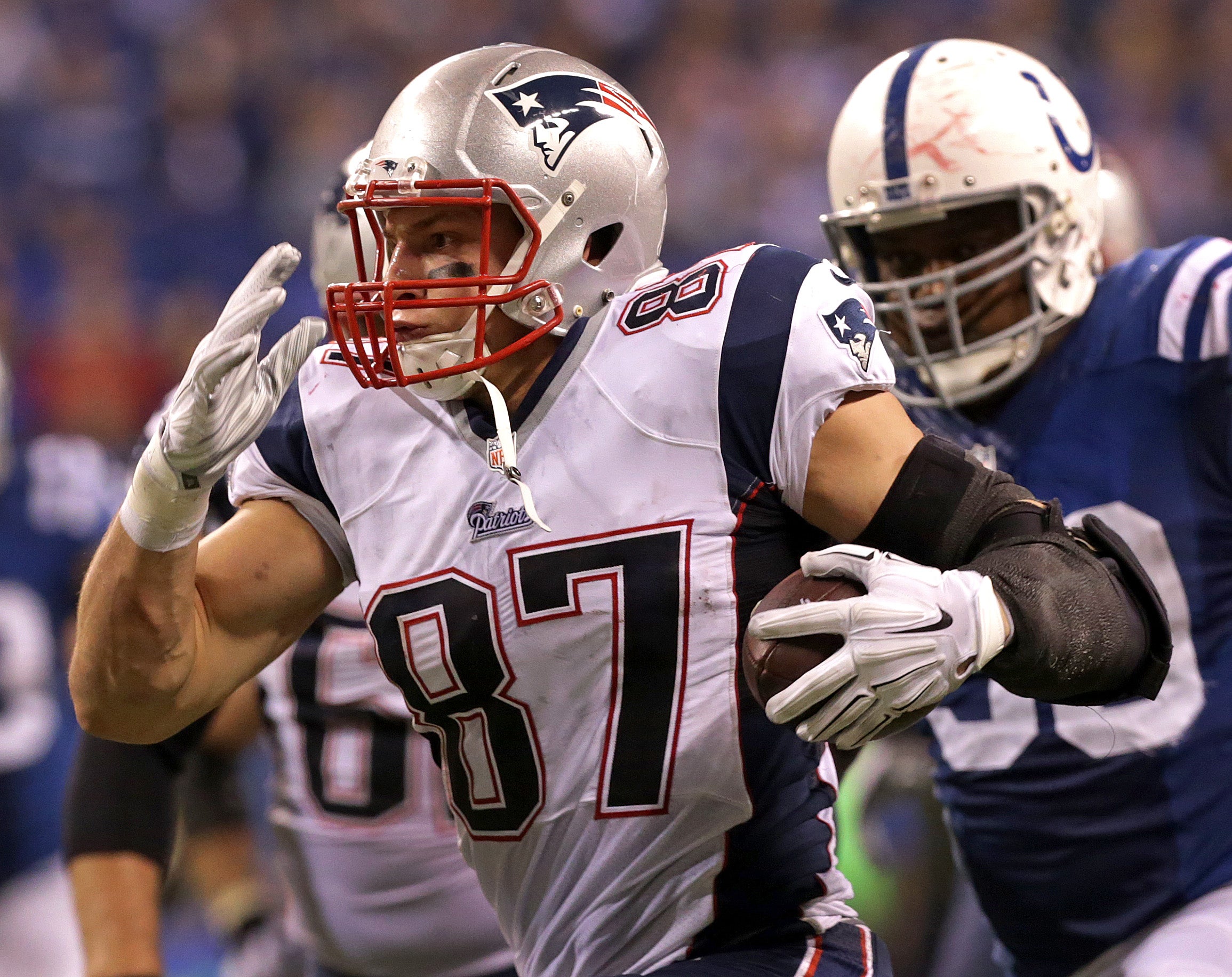 Rob Gronkowski would be an excellent pickup for Bengals offense