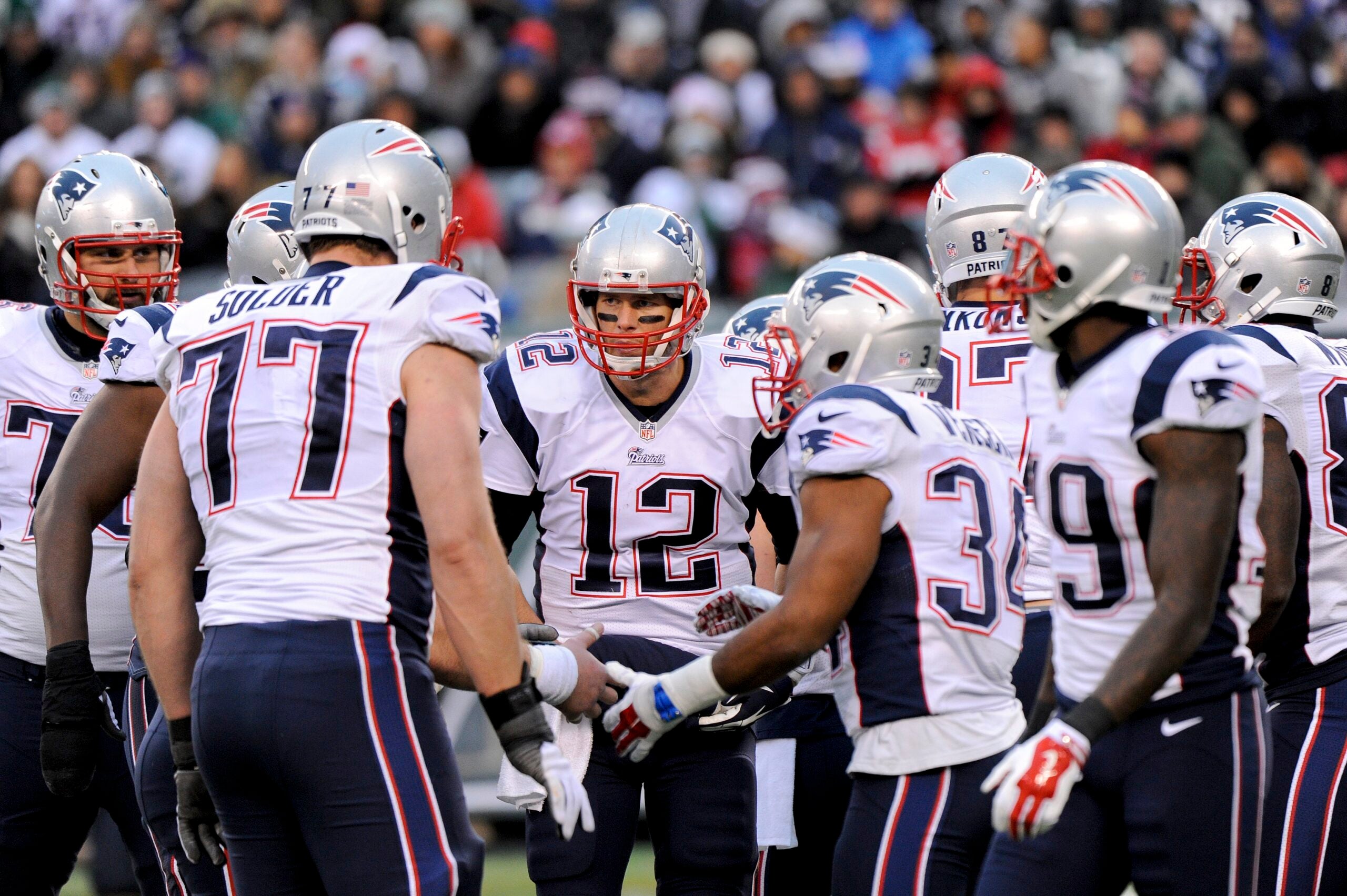 On to the playoffs! Brady, Patriots dominate Jets, earn 1st round bye