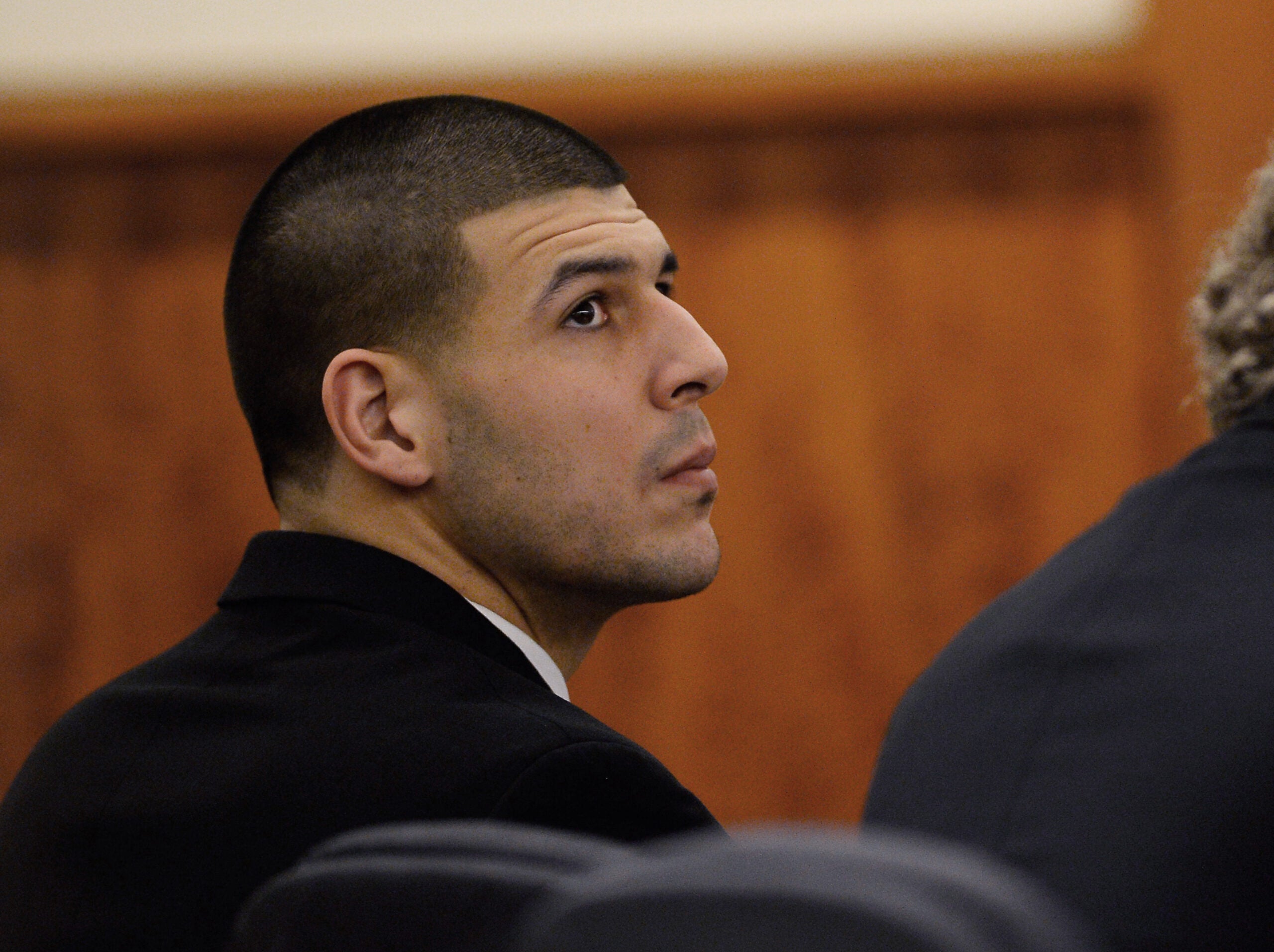 Aaron Hernandez juror tossed for Bruins jersey, yelling 'Go Pats!'