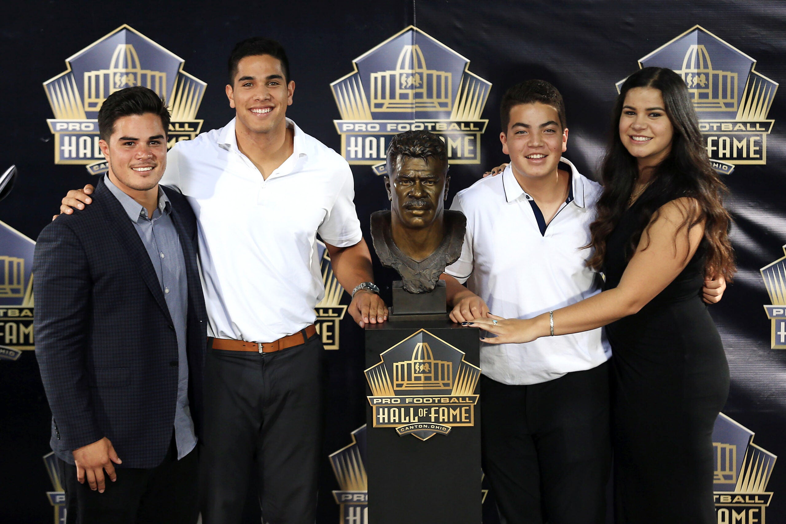 Junior Seau inducted into Hall of Fame by daughter: 'You were