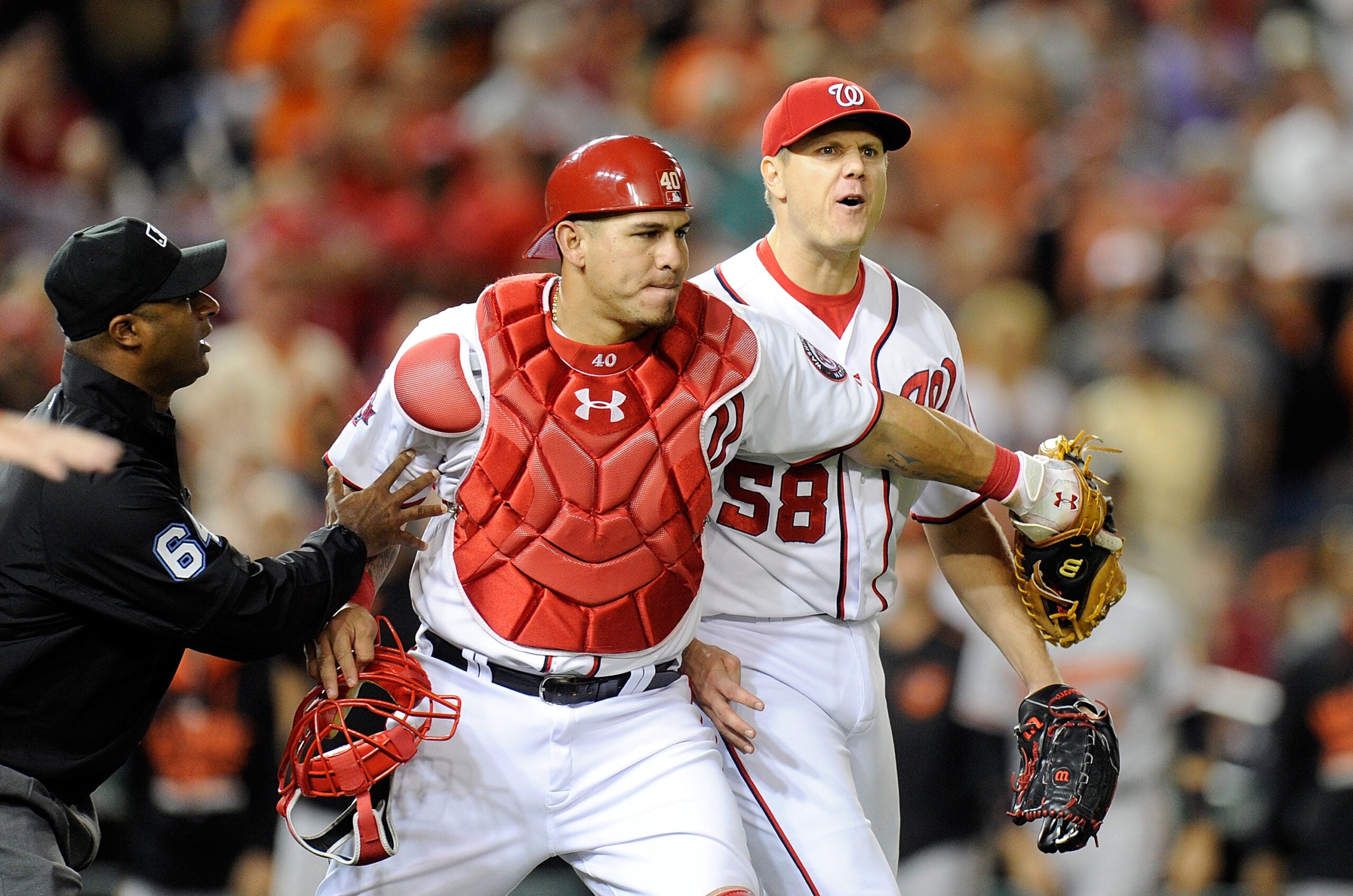 Jonathan Papelbon attacks Bryce Harper in dugout fight