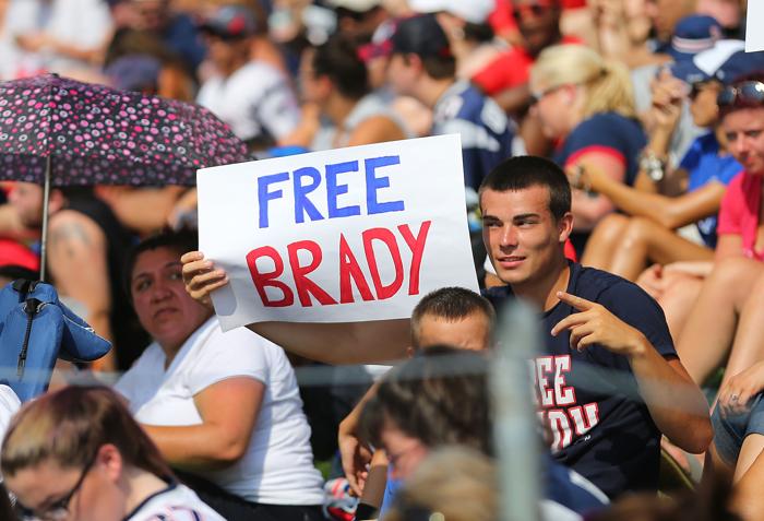 Free Brady Support Brady's Release From Prison L T-Shirt