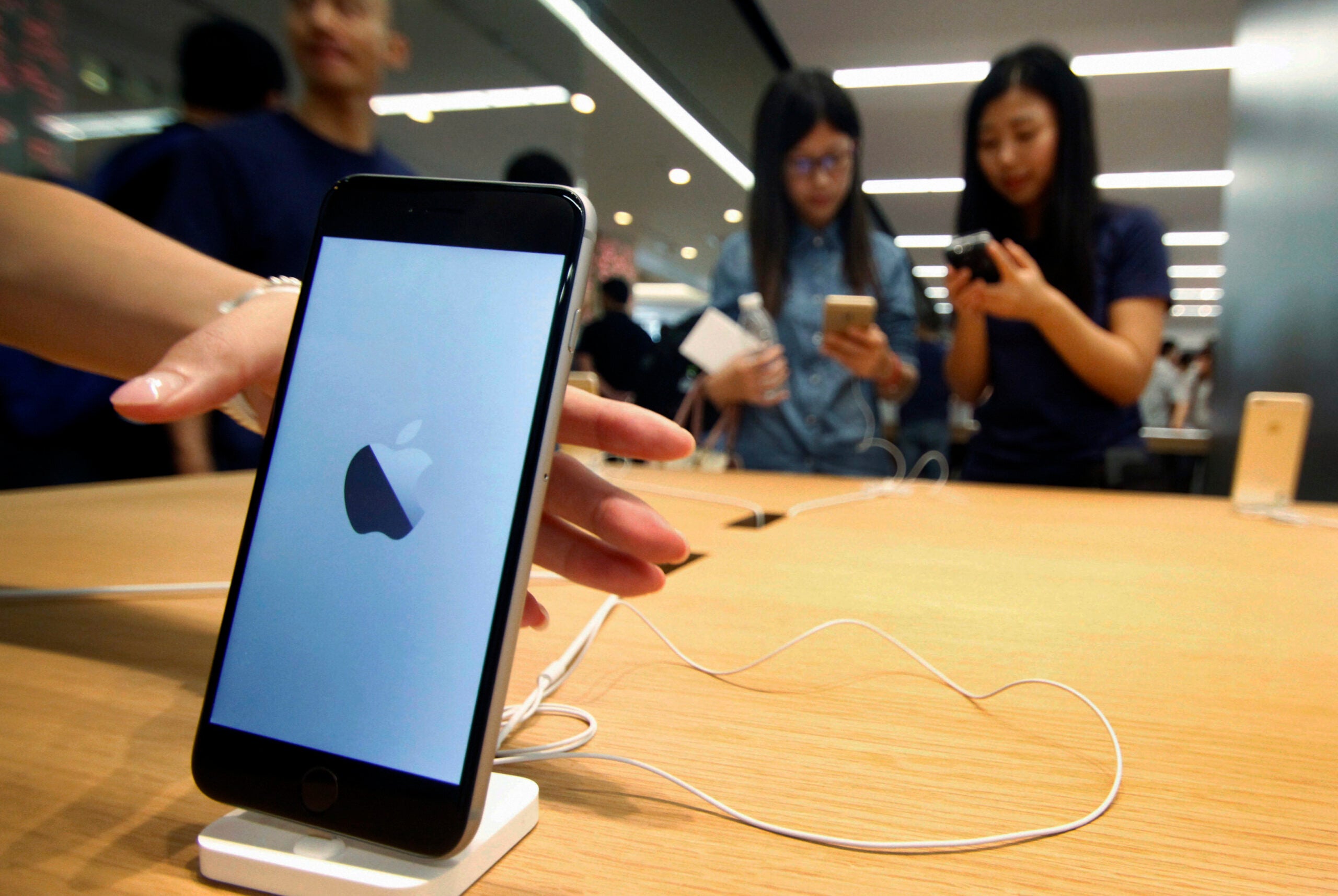 The Mall of New Hampshire - Apple Store - Apple