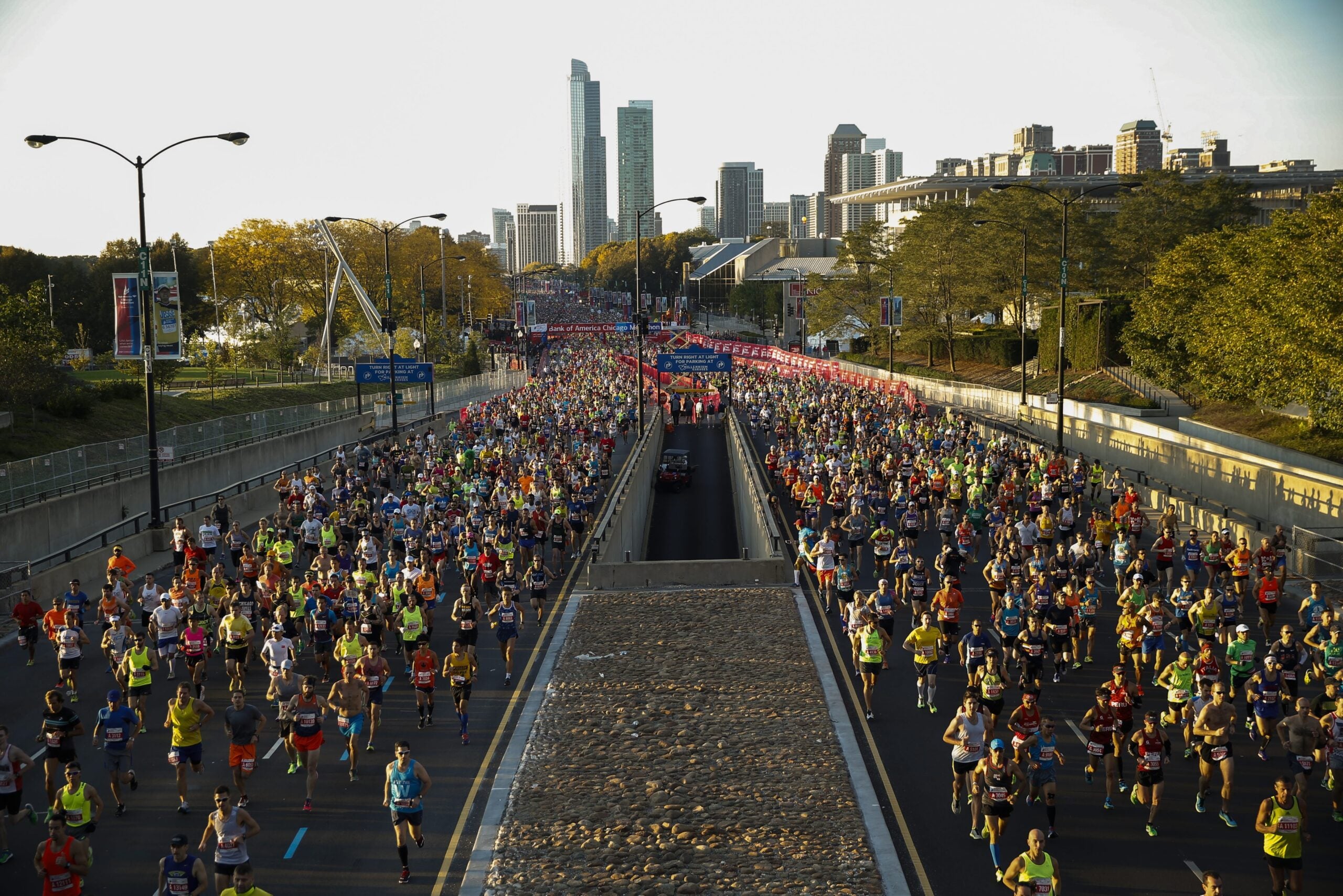 Paramedic revives Chicago Marathon runner who suffered heart attack