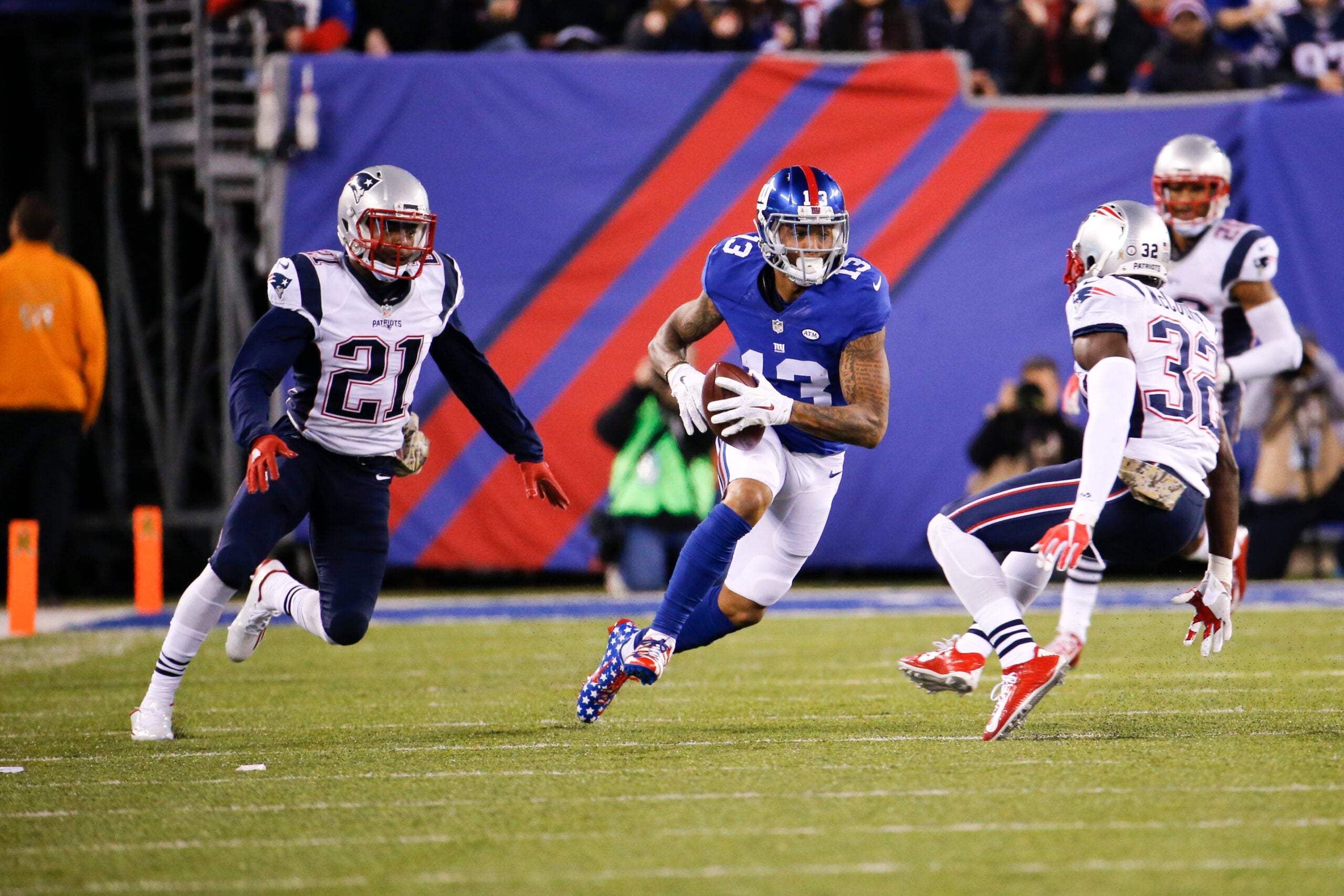 Odell Beckham Jr. catches passes from Eli Manning at Manning Camp 