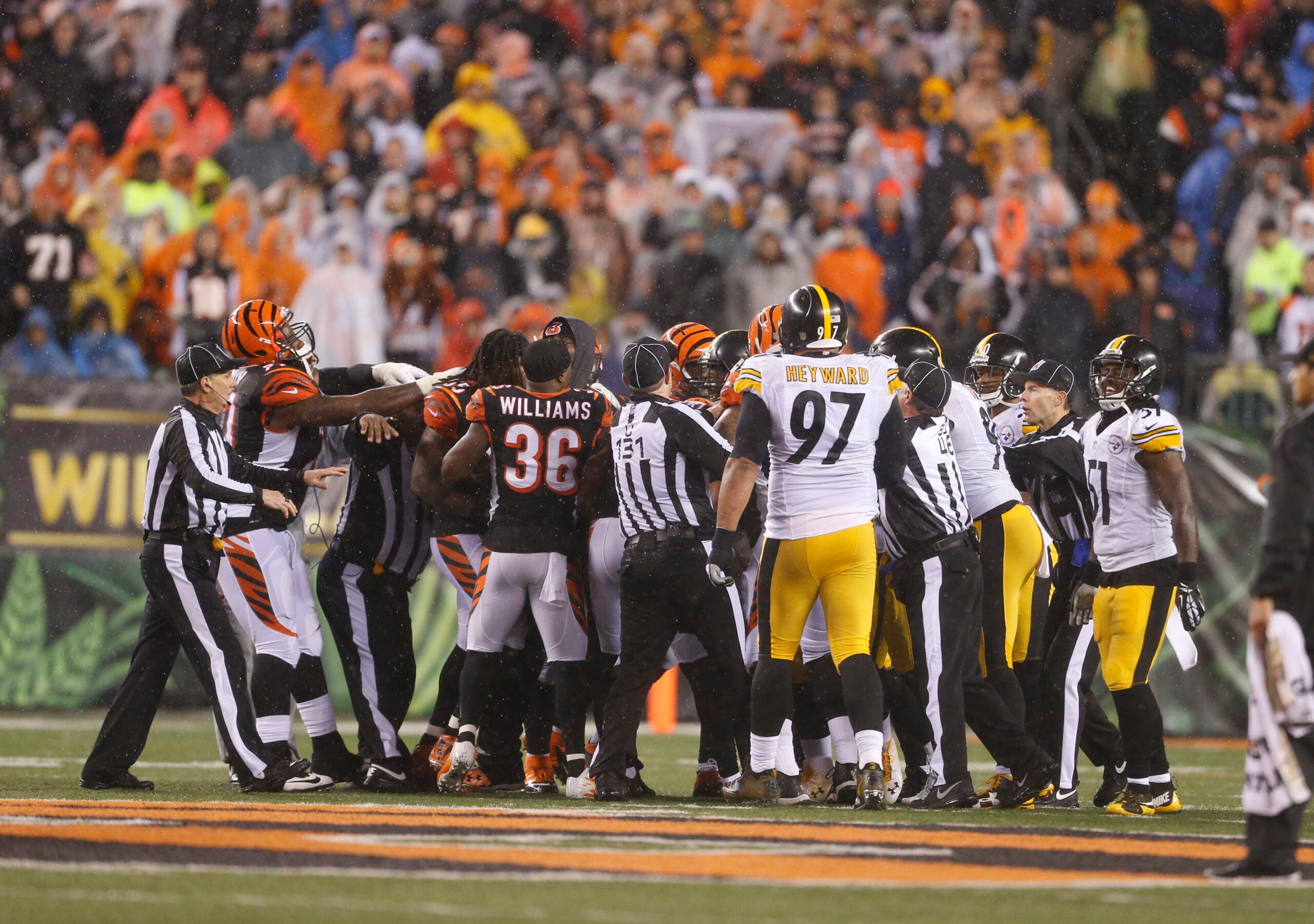 Steelers and Bengals Fight During Pregame 