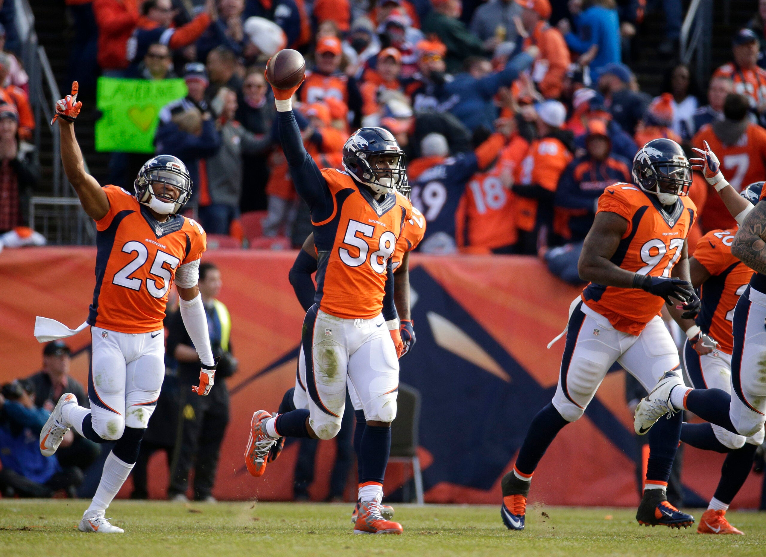 Tom Brady throws two interceptions in AFC Championship against Broncos