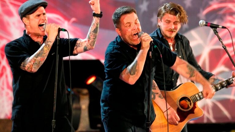 Dropkick Murphys perform national anthem 