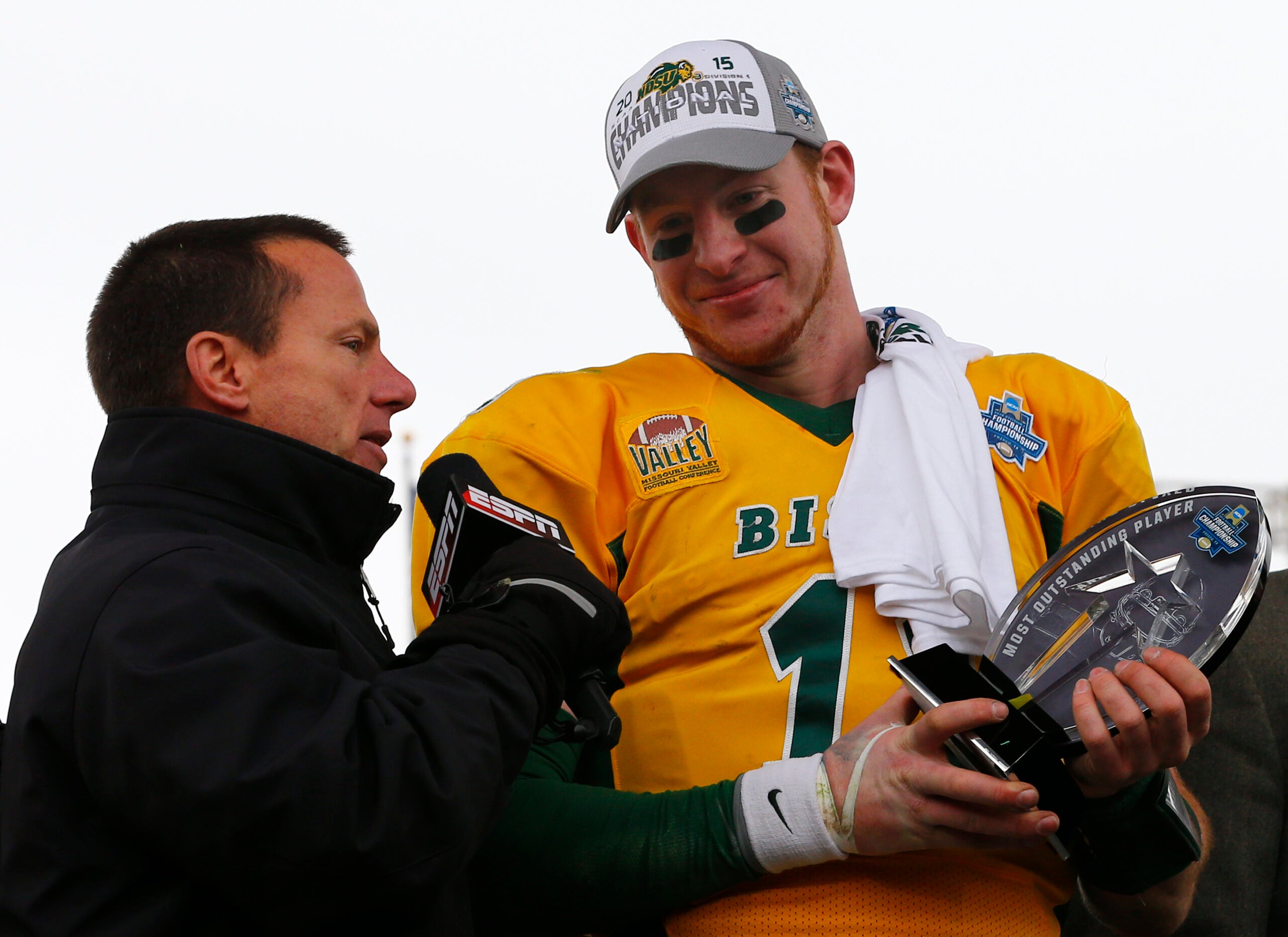 Elite QB prospect Carson Wentz says he's studied Tom Brady