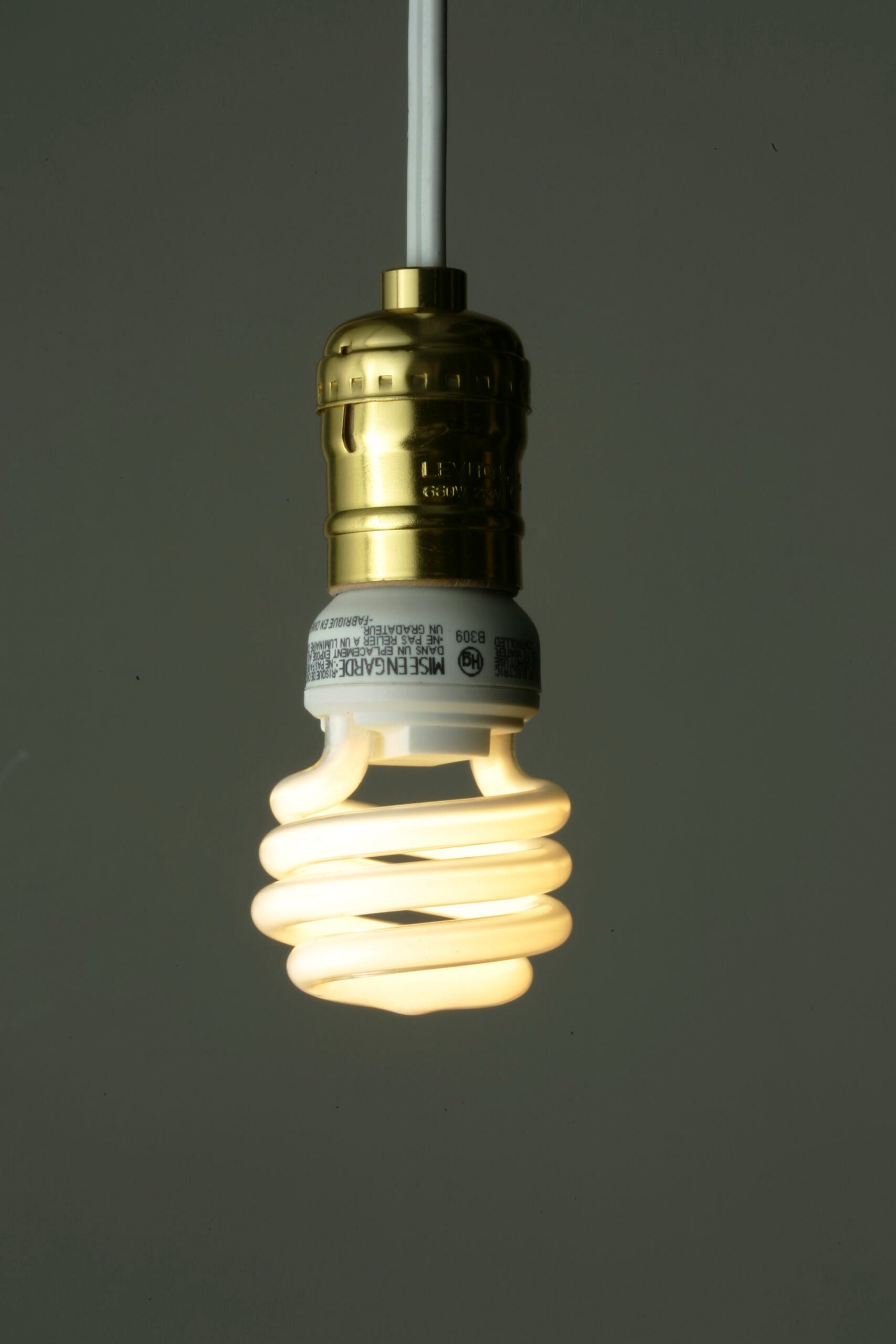 GE to phase out CFL bulbs