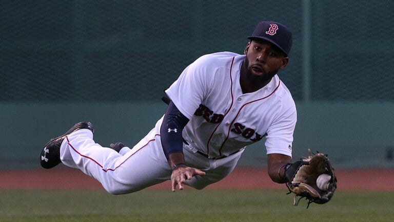 Watch: Jackie Bradley Jr. lays out for a diving grab