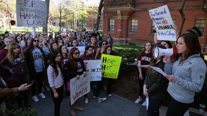 Harvard Women Protest School S Crackdown On Single Sex Groups