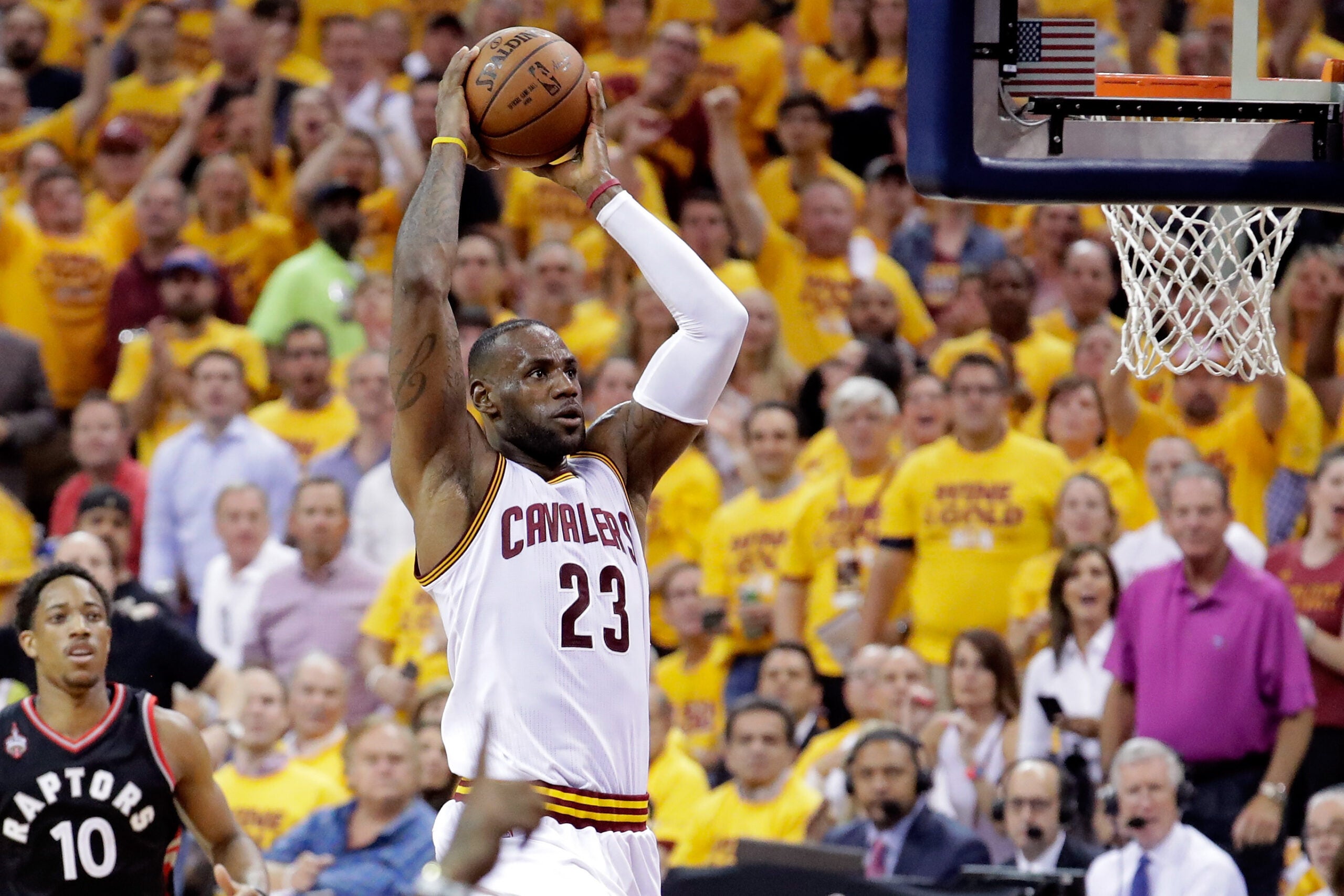 LeBron praises Cavaliers roster: Is a return to Cleveland in the