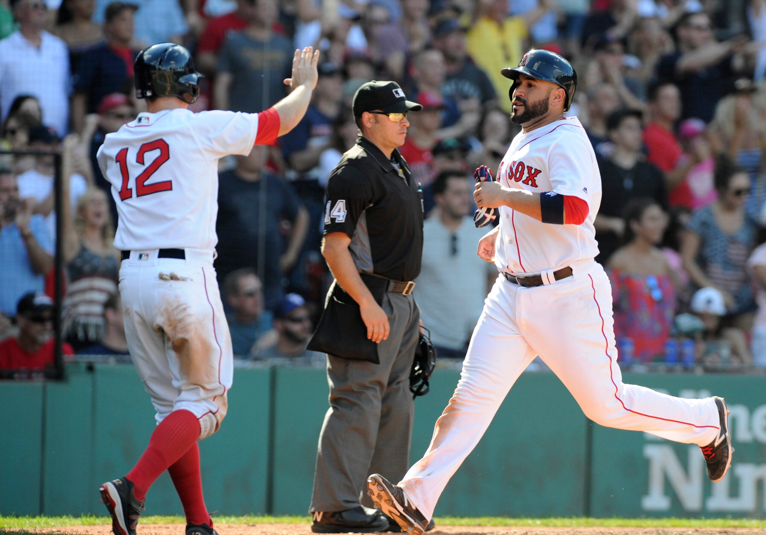 Hanley Ramirez homers twice, Red Sox beat Diamondbacks