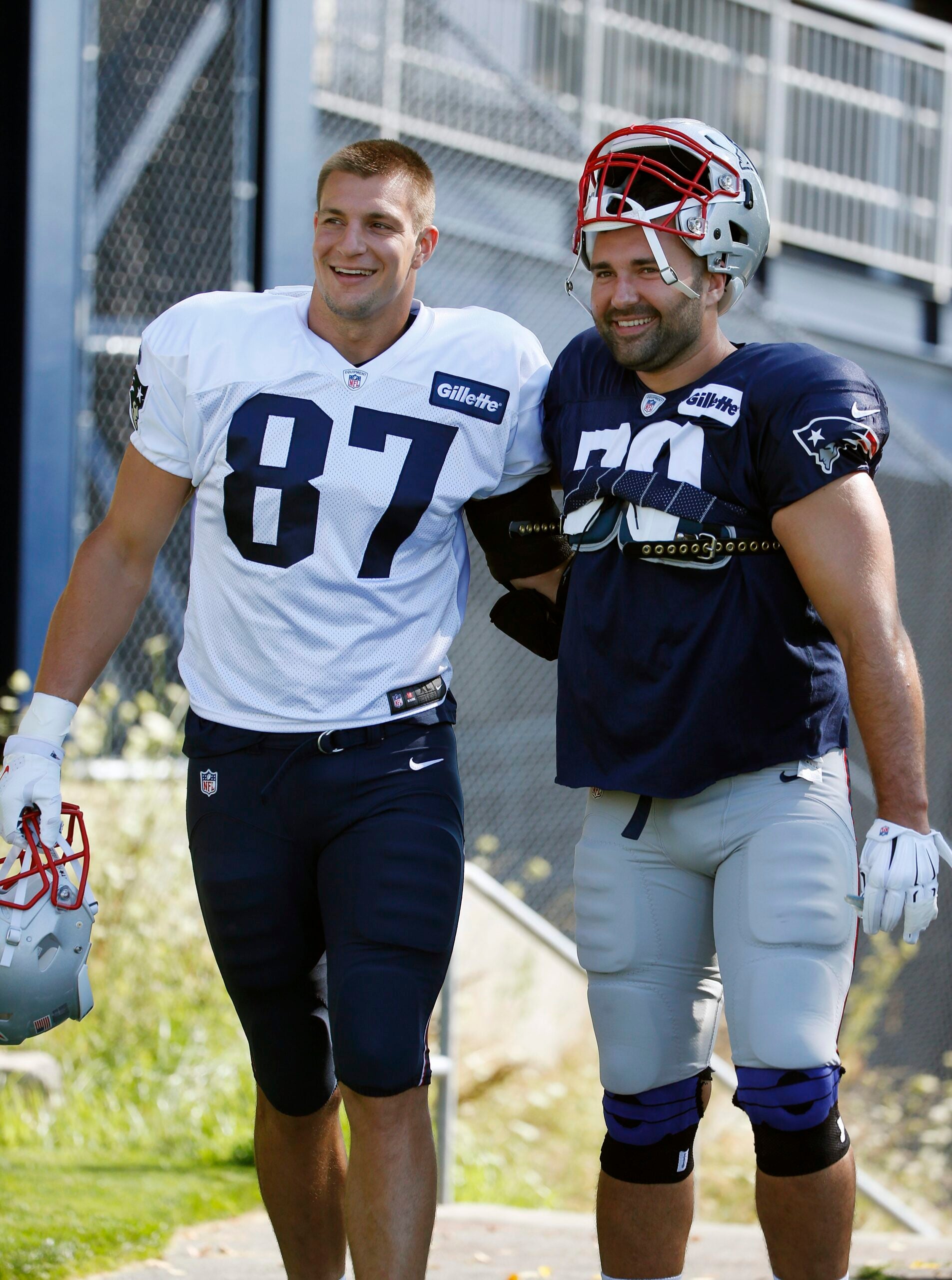 Rob Gronkowski fires up tight ends in raucous practice despite heavy rain