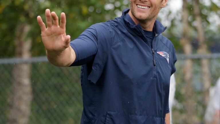 Tom Brady makes splash at Kevin Faulk Hall ceremony – Boston Herald