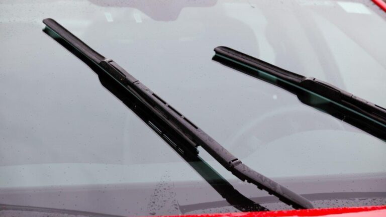 How to Decide on Windshield Wipers & Wiper Fluid